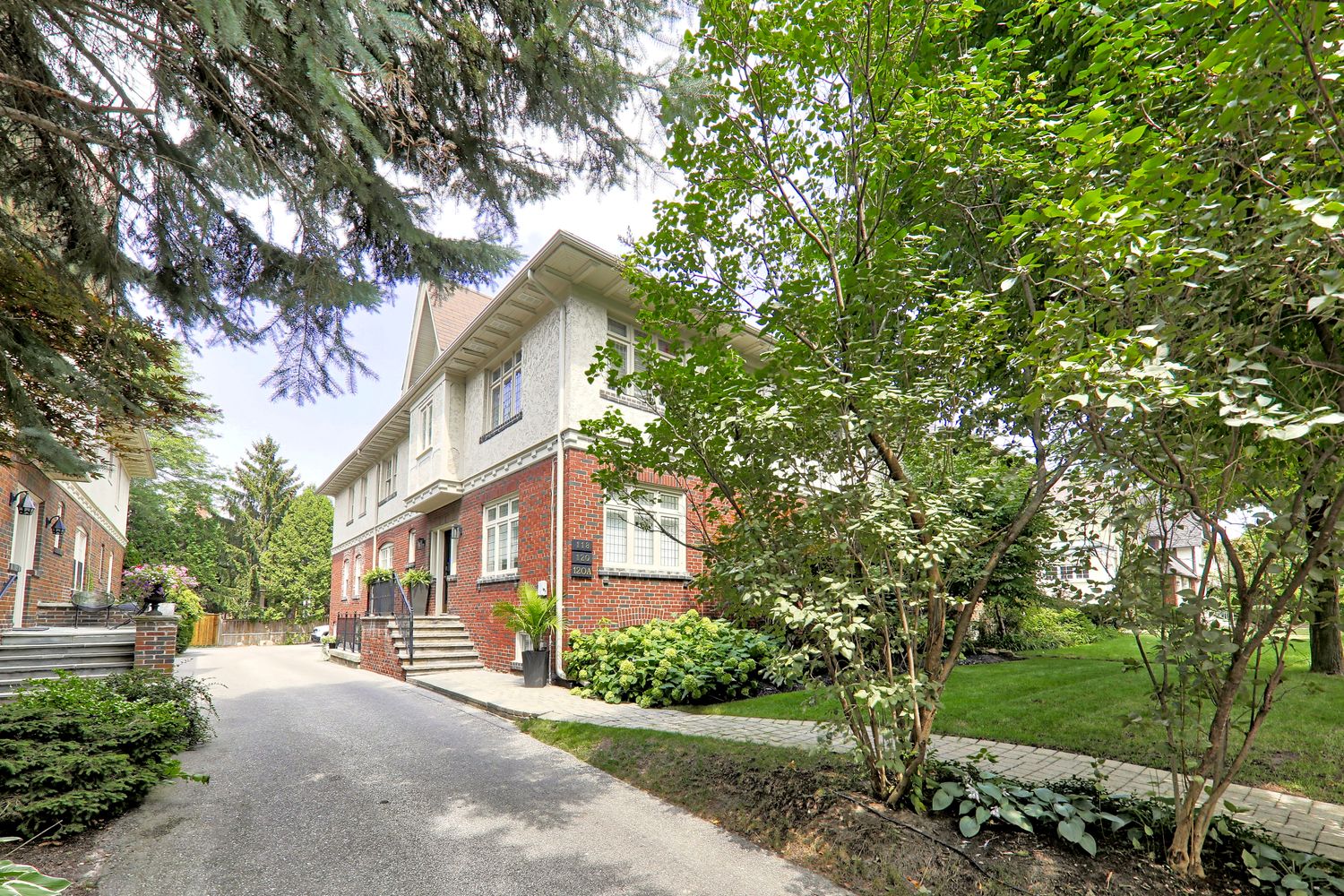 120 Rosedale Heights Drive. 120 Rosedale Heights is located in  Midtown, Toronto - image #1 of 5