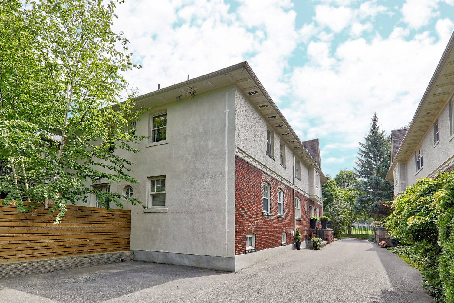 120 Rosedale Heights Drive. 120 Rosedale Heights is located in  Midtown, Toronto - image #2 of 5