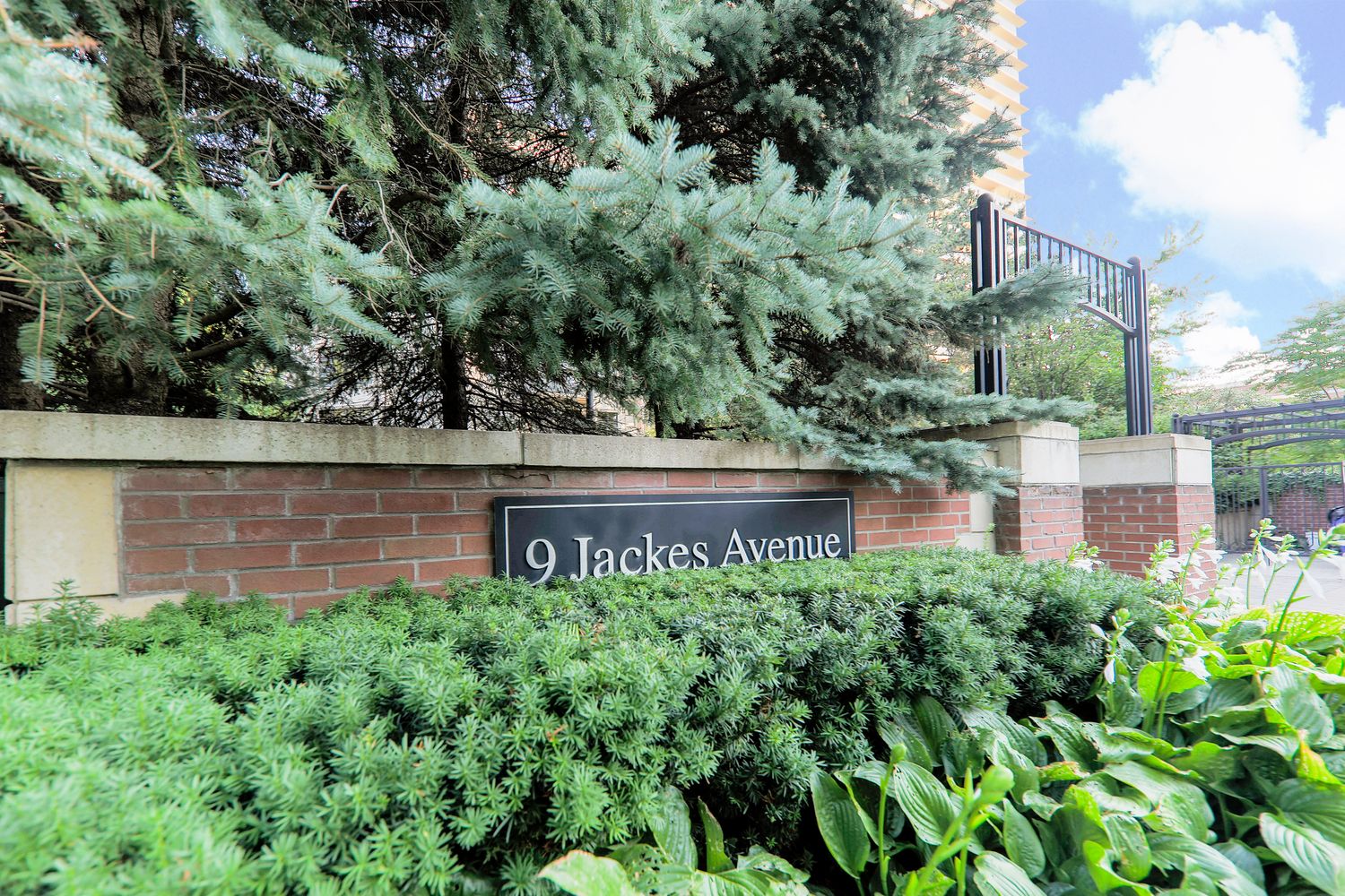 9 Jackes Avenue. Number Nine Jackes is located in  Midtown, Toronto - image #5 of 5