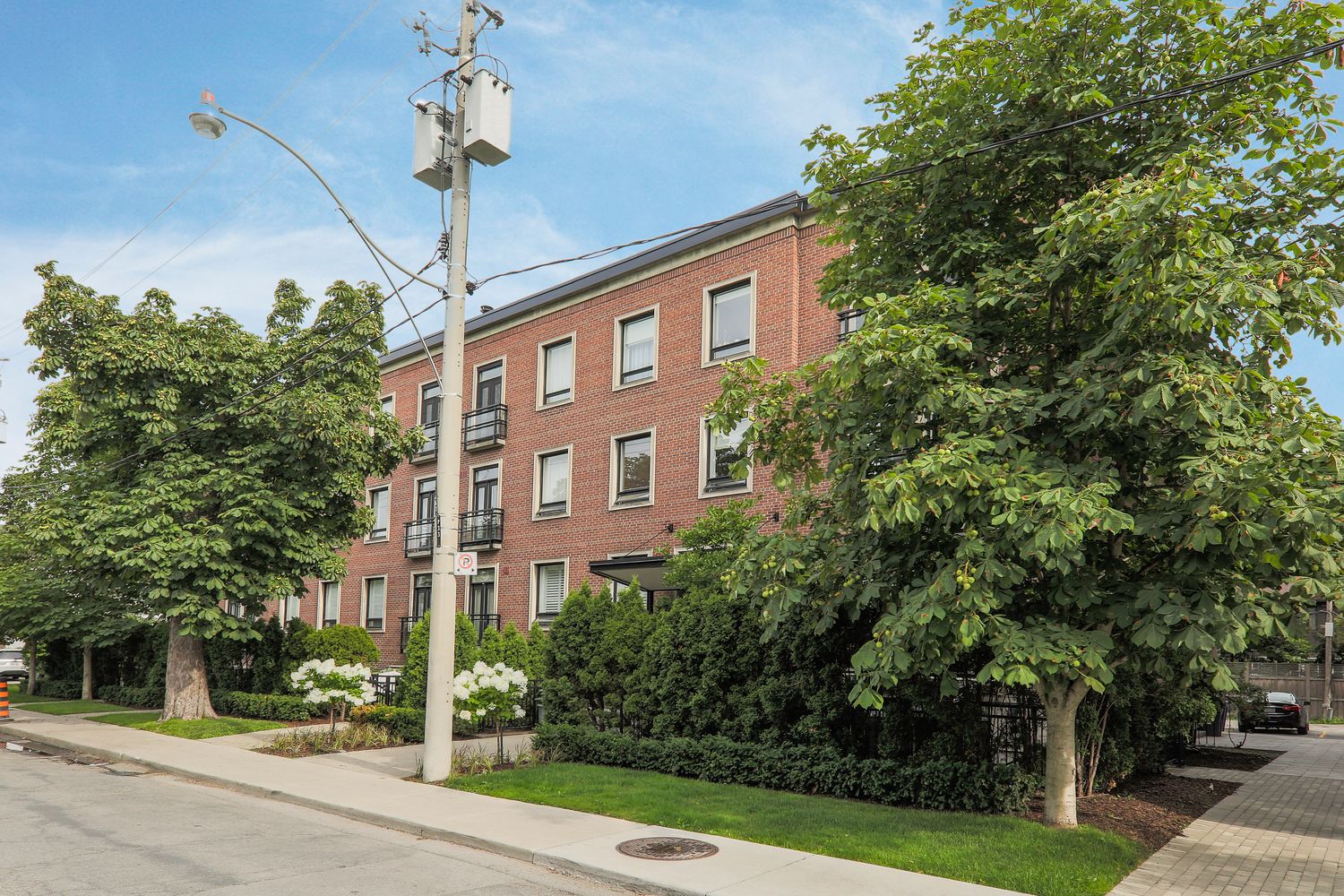 33 Price Street. Nursing Lofts is located in  Midtown, Toronto - image #3 of 5