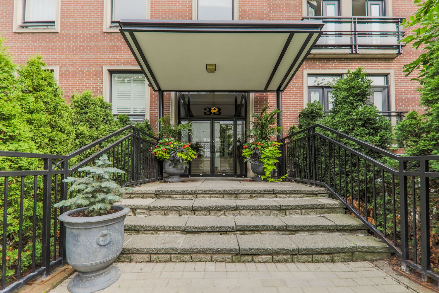 33 Price Street. Nursing Lofts is located in  Midtown, Toronto - image #5 of 5