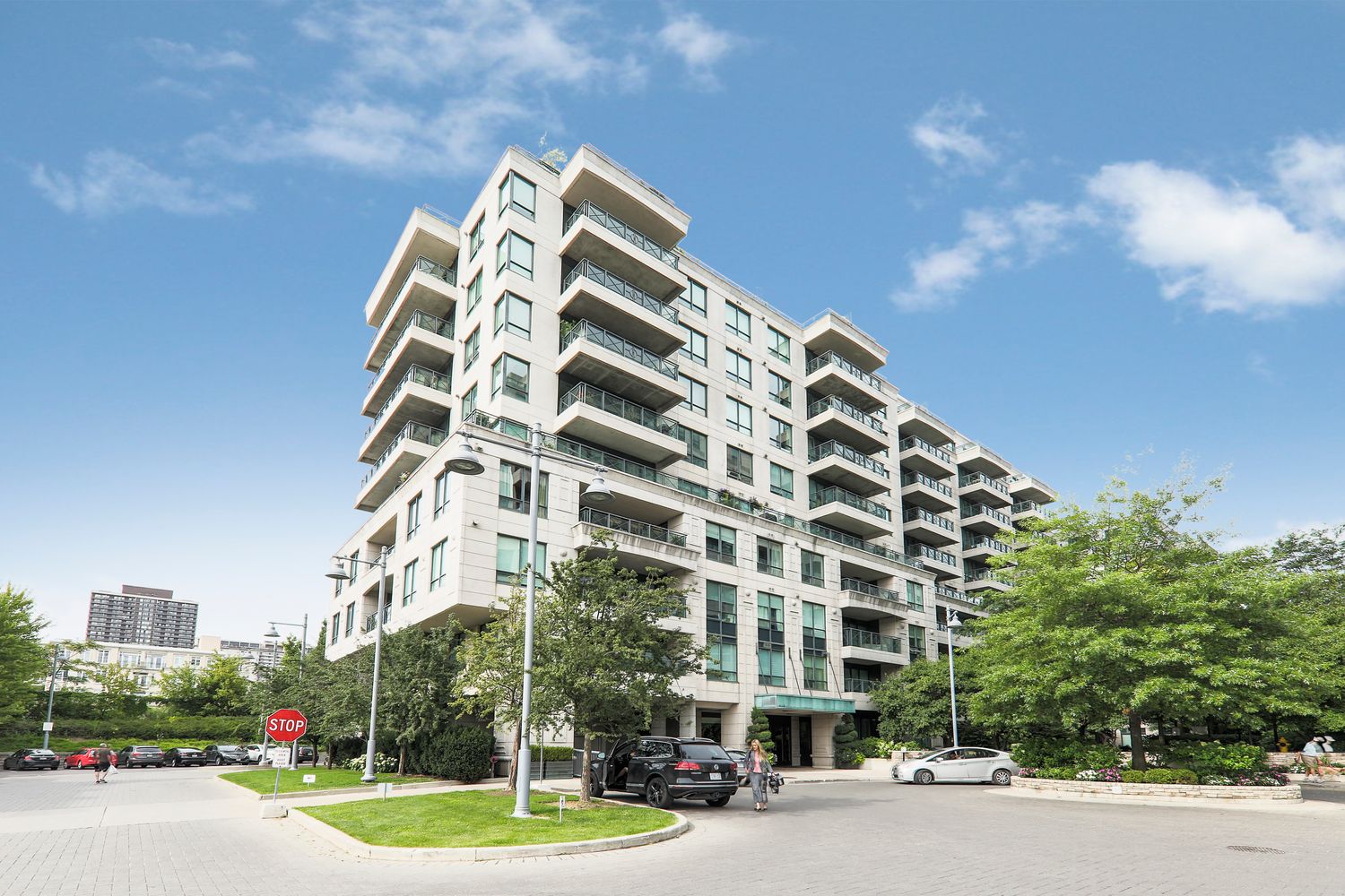 20 Scrivener Square. Thornwood One is located in  Midtown, Toronto - image #1 of 5
