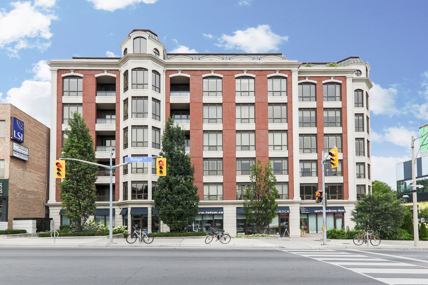 2 Roxborough Street. Two Roxborough East is located in  Midtown, Toronto - image #2 of 4