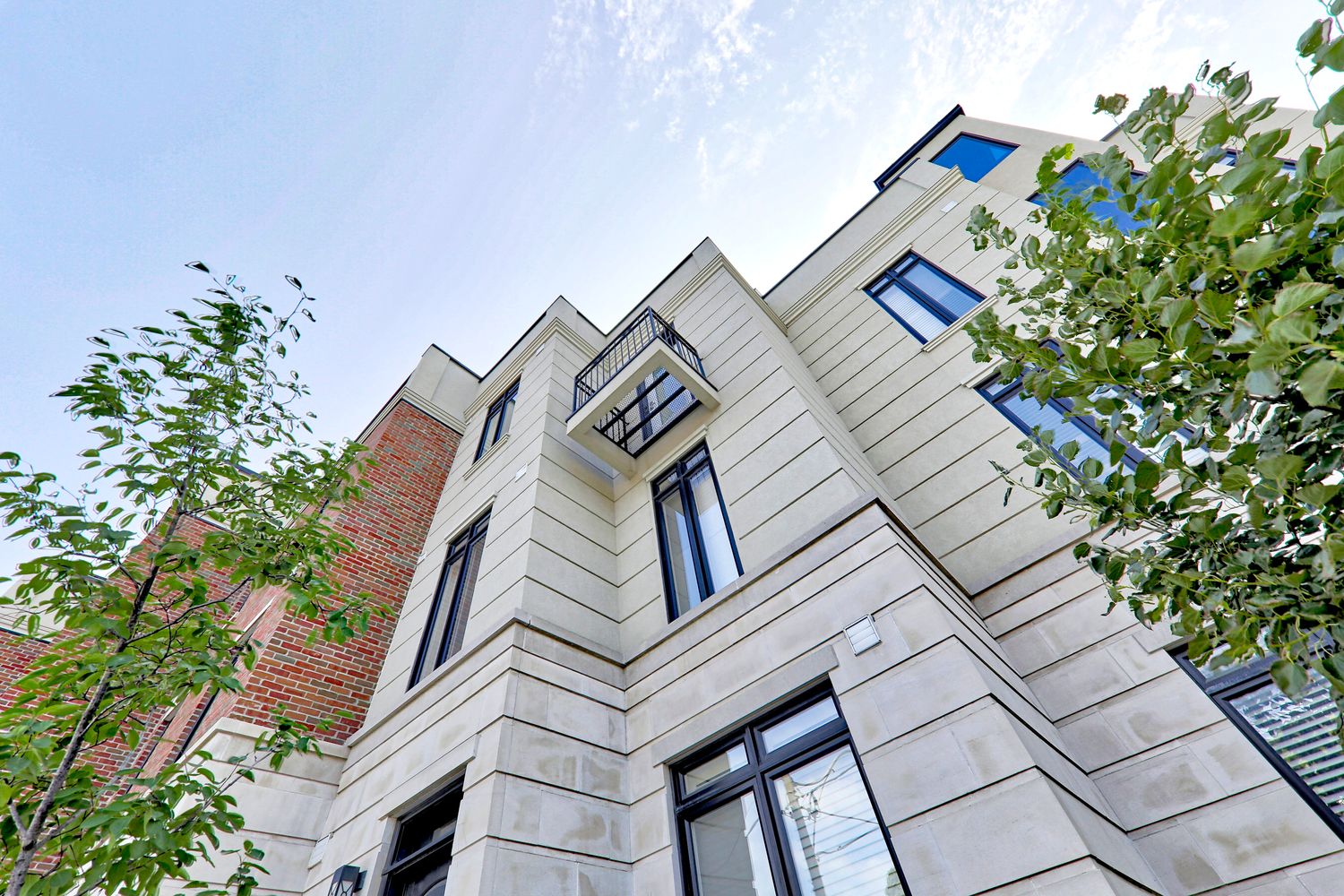 41-53 Burnaby Boulevard. On the Avenue Townhomes is located in  Midtown, Toronto - image #3 of 4