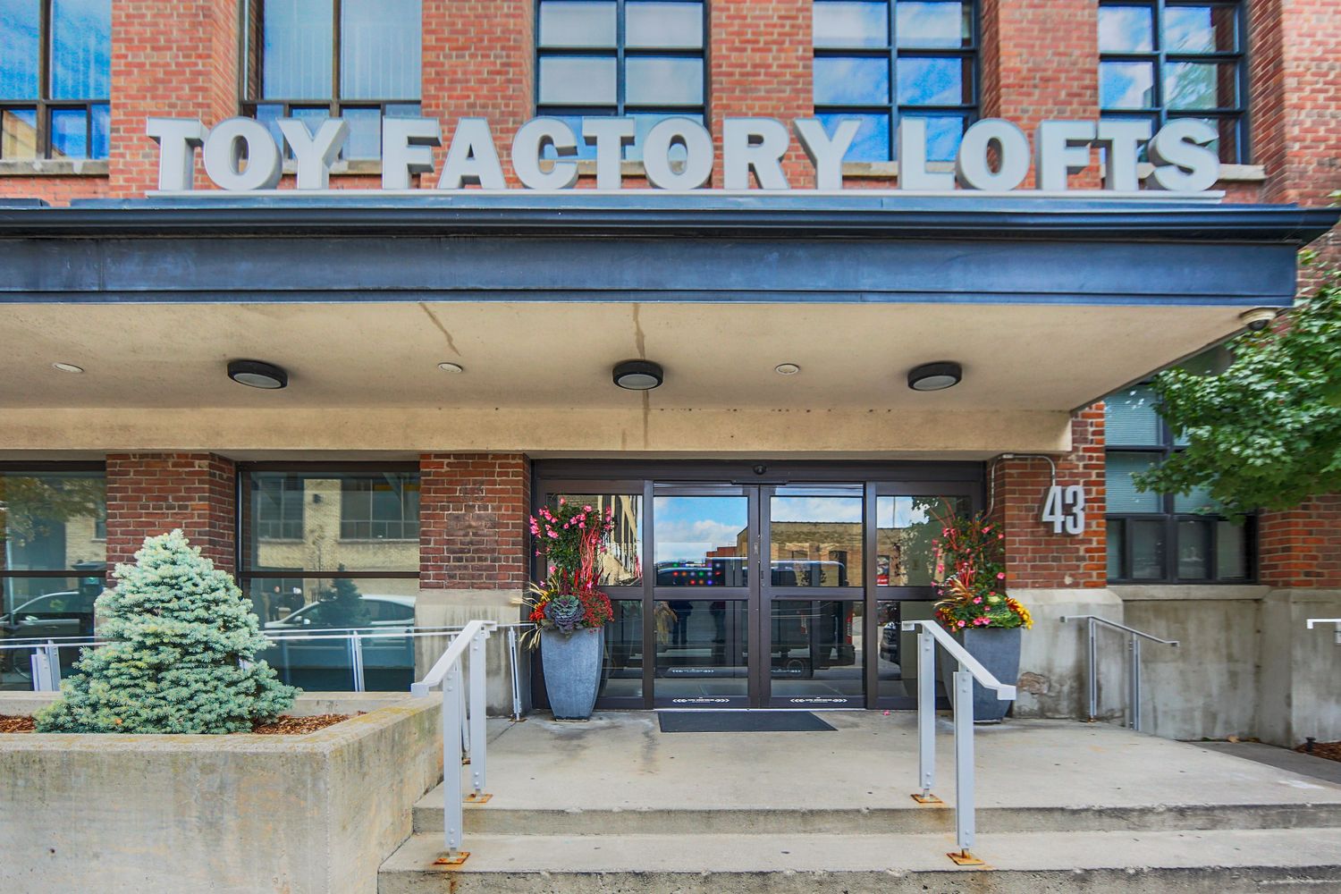 43 Hanna Avenue. Toy Factory Lofts is located in  West End, Toronto - image #5 of 6