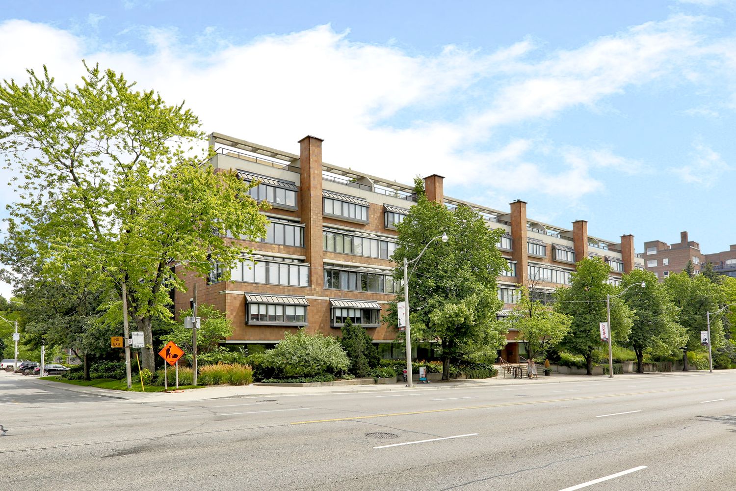 20-40 Oaklands Avenue. The Oaklands Condos is located in  Midtown, Toronto - image #1 of 5