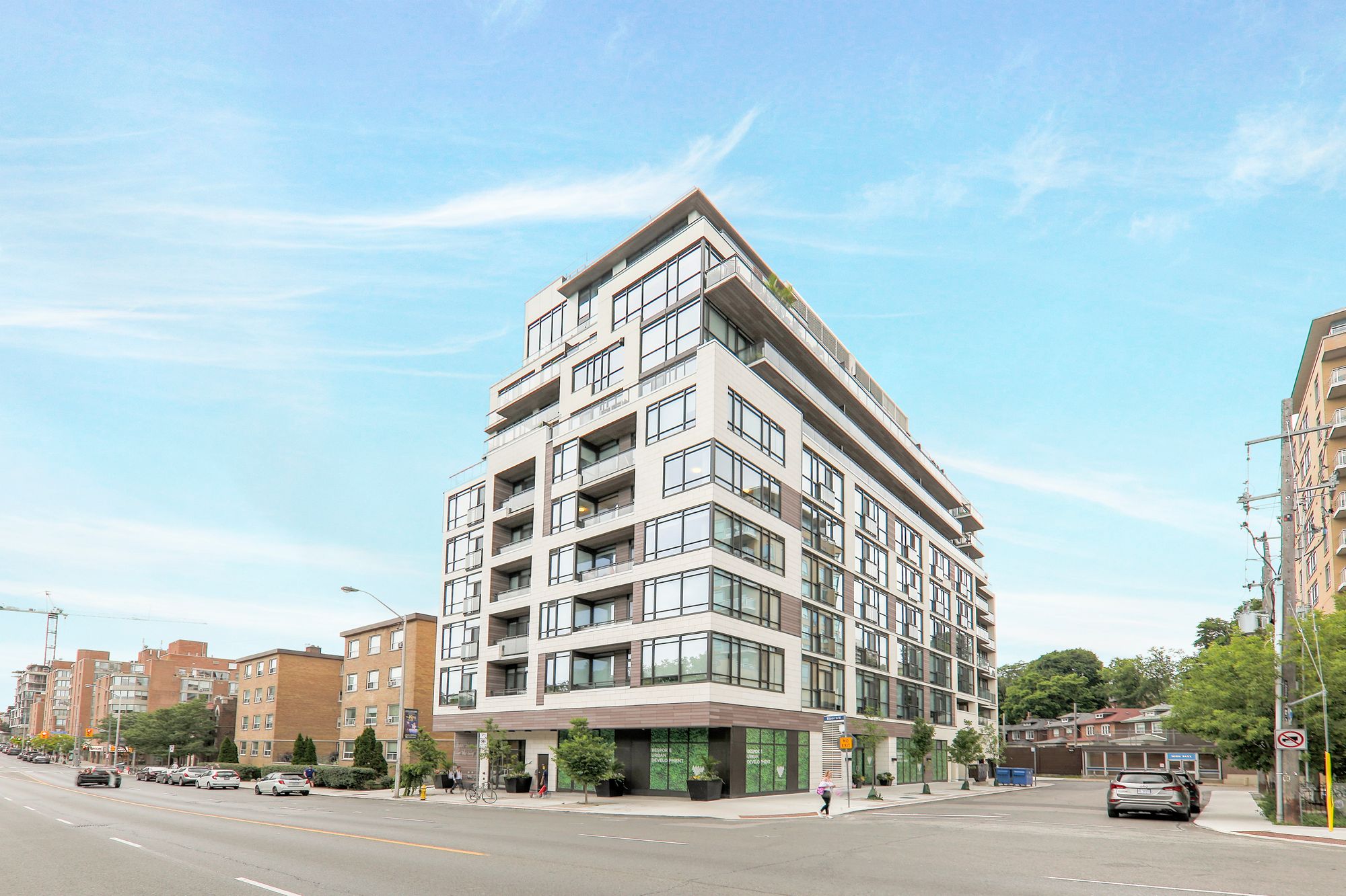 1990 Bloor St W The High Park 2 Beds + Den 2 Baths Unit 806