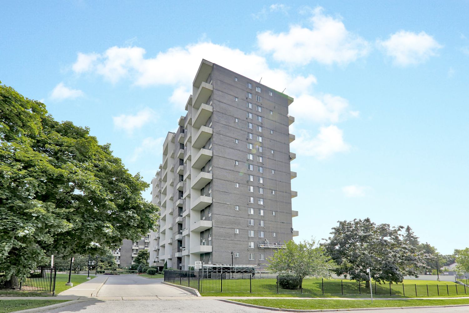 35 Ormskirk Avenue. 35 Ormskirk Condos is located in  West End, Toronto - image #1 of 5