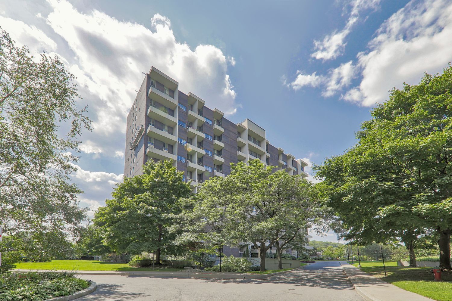 35 Ormskirk Avenue. 35 Ormskirk Condos is located in  West End, Toronto - image #2 of 5