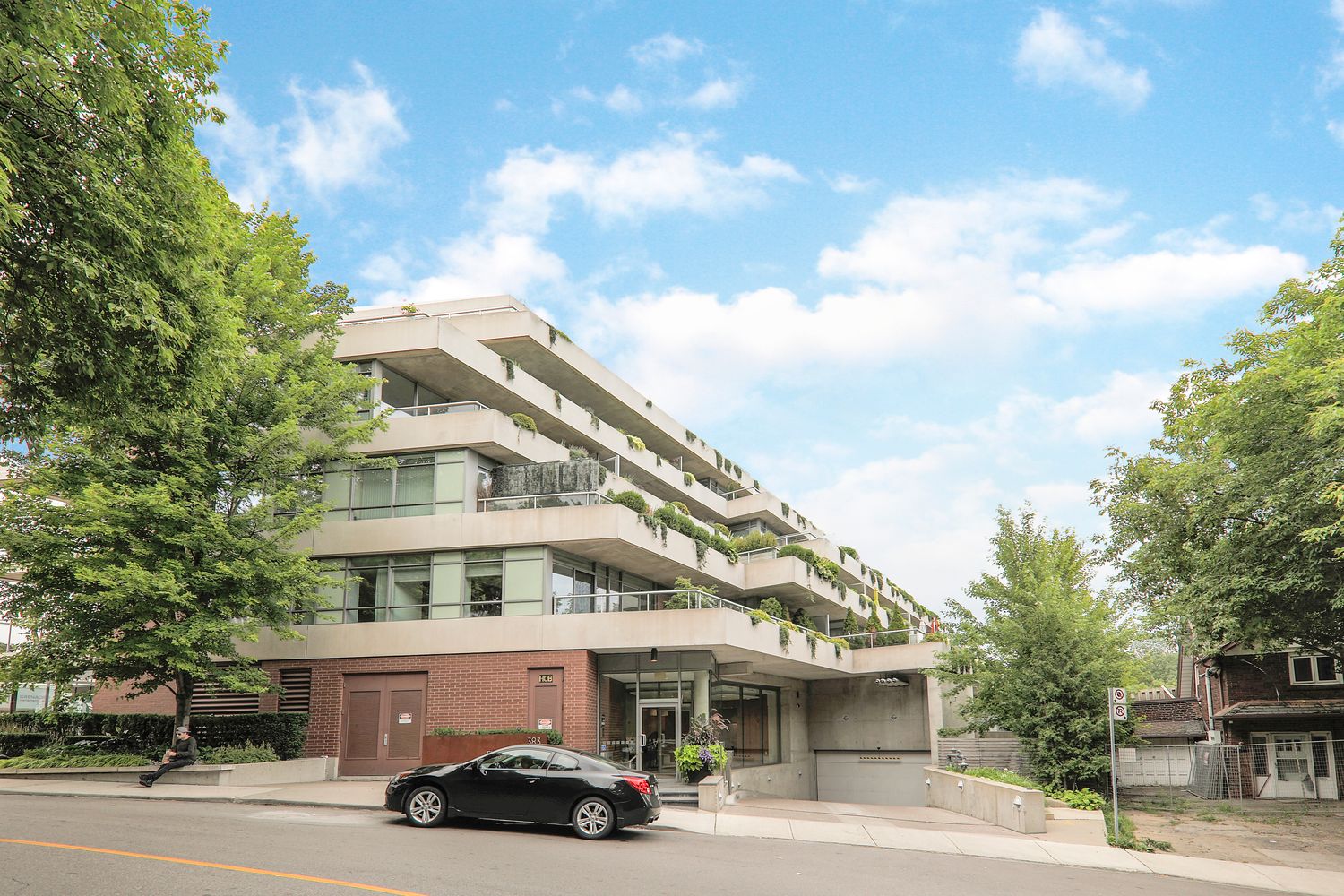 383 Ellis Park Road. Home Condominium is located in  West End, Toronto - image #2 of 5