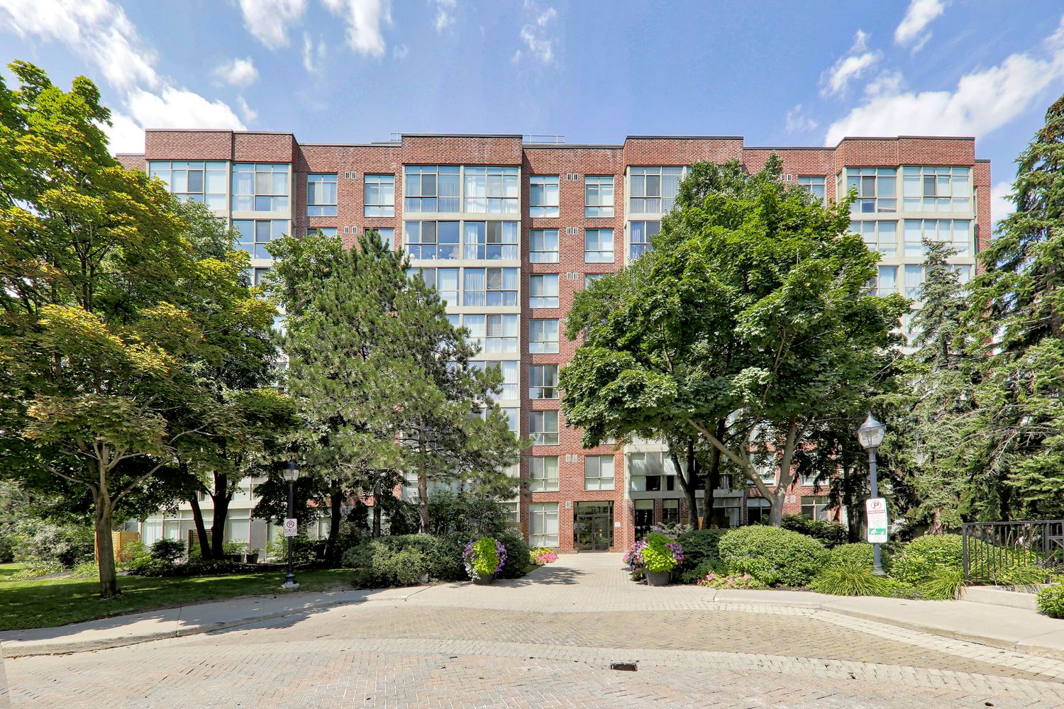 24 Southport Street. South Kingsway Village III Condos is located in  West End, Toronto - image #2 of 5