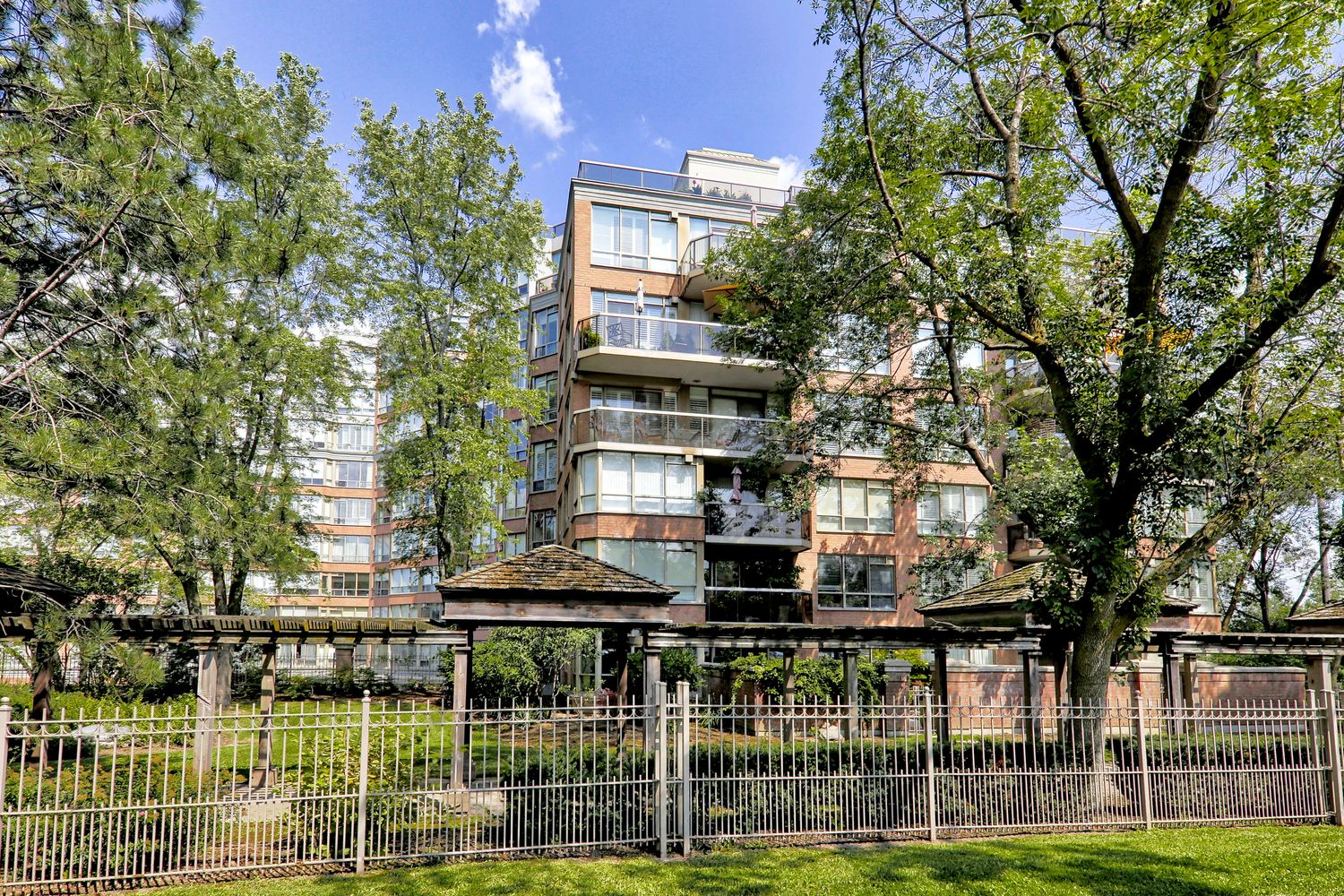 1 Ripley Avenue. The Southampton Residences is located in  West End, Toronto - image #2 of 5