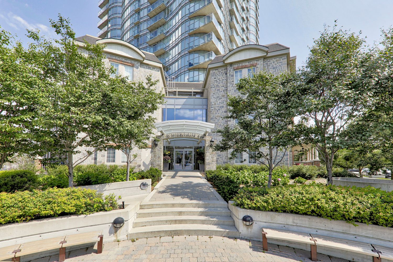 15 Windermere Avenue. Windermere By The Lake is located in  West End, Toronto - image #4 of 7