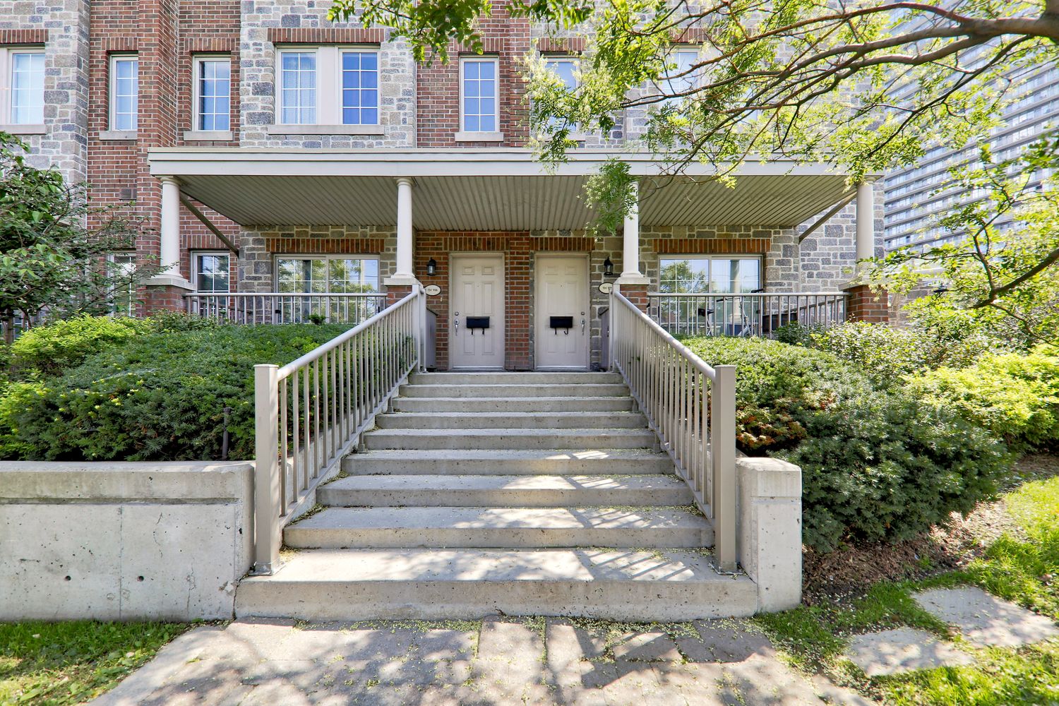 15 Windermere Avenue. Windermere By The Lake is located in  West End, Toronto - image #5 of 7