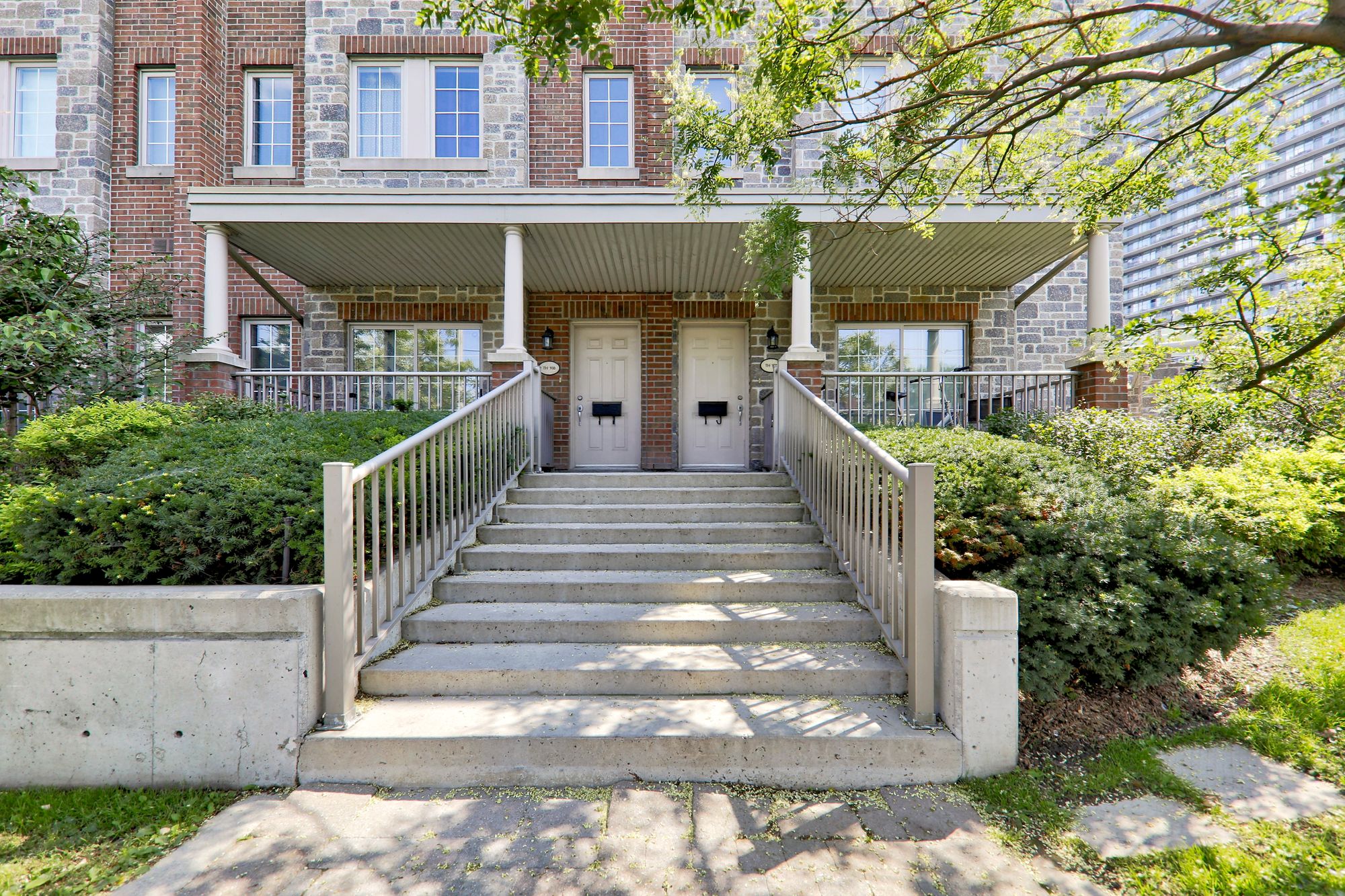 15 Windermere Ave Windermere By The Lake 4 Condos for Sale & 1 Unit