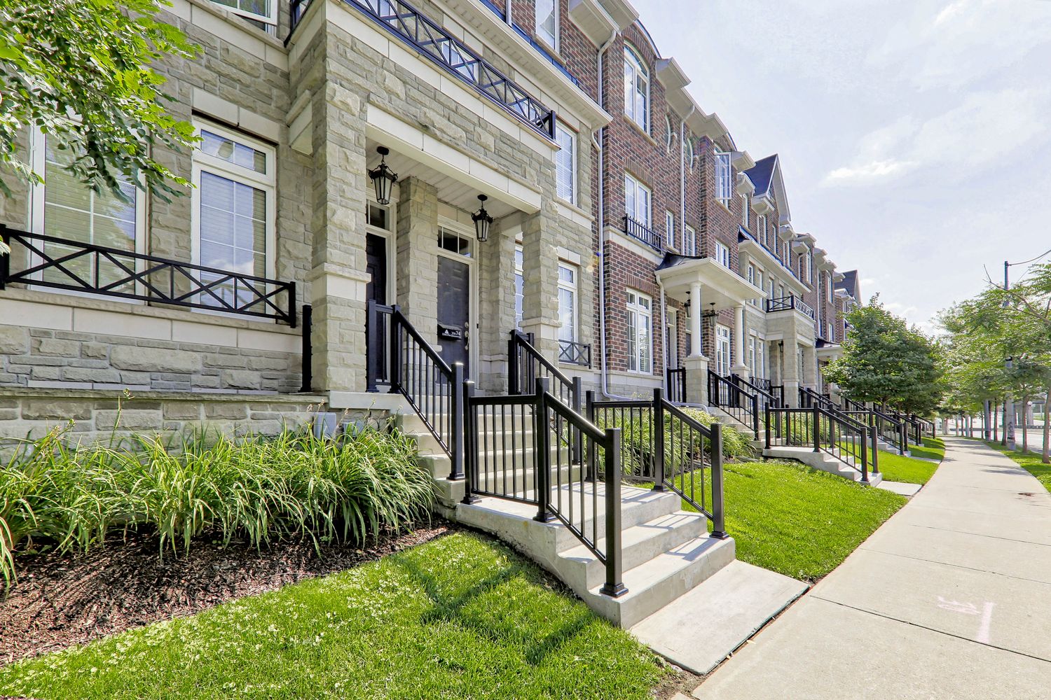 8 Windermere Avenue. Windermere by The Lake Townhomes is located in  West End, Toronto - image #2 of 4