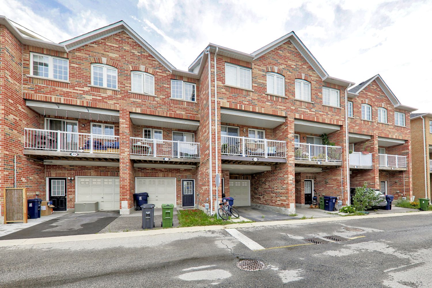 2-96 Birdstone Crescent. Townhomes of St. Clair I is located in  West End, Toronto - image #2 of 4