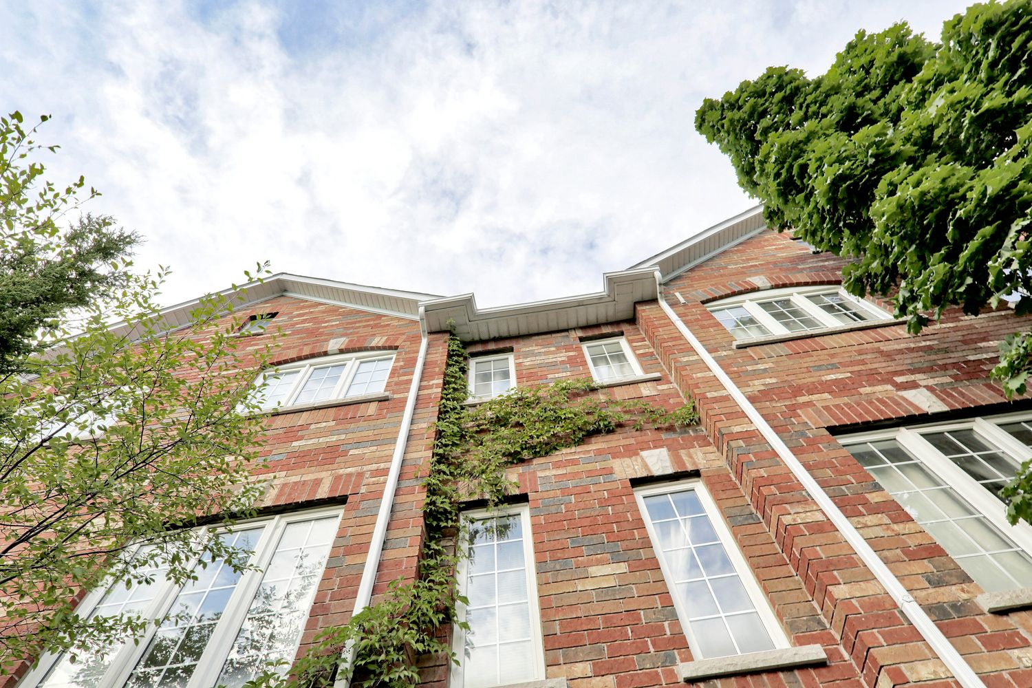 2-96 Birdstone Crescent. Townhomes of St. Clair I is located in  West End, Toronto - image #3 of 4