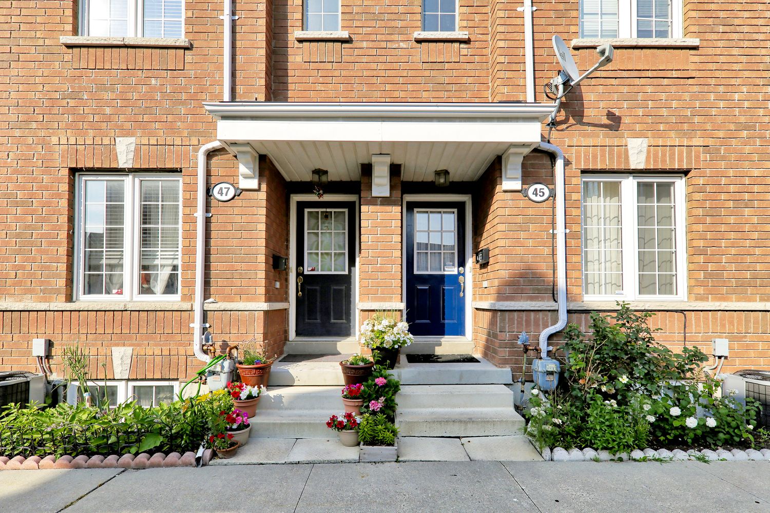 7-21 Weston Road. Townhomes of St. Clair II is located in  West End, Toronto - image #3 of 4