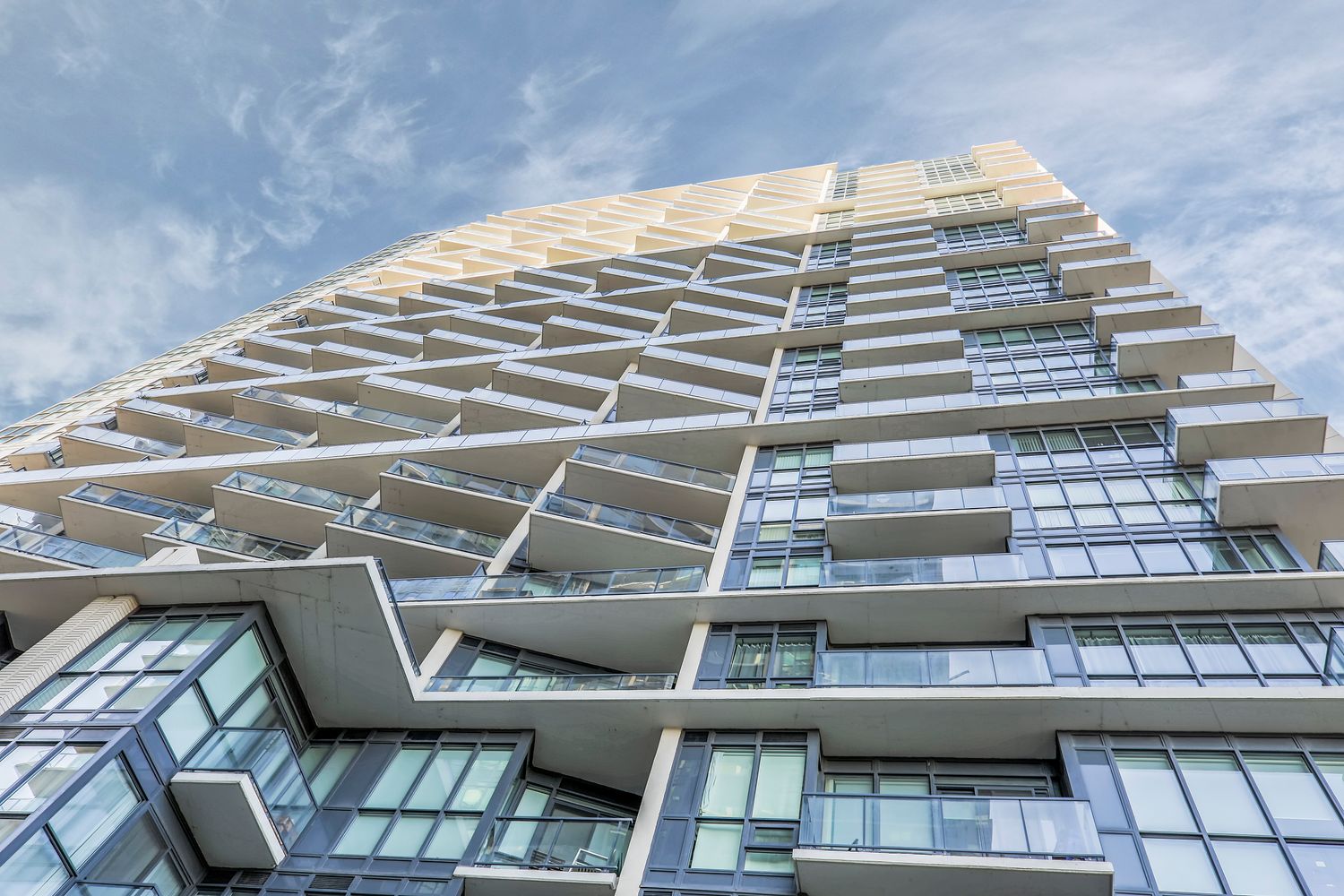 51 East Liberty Street. Liberty Central Phase I is located in  West End, Toronto - image #4 of 7