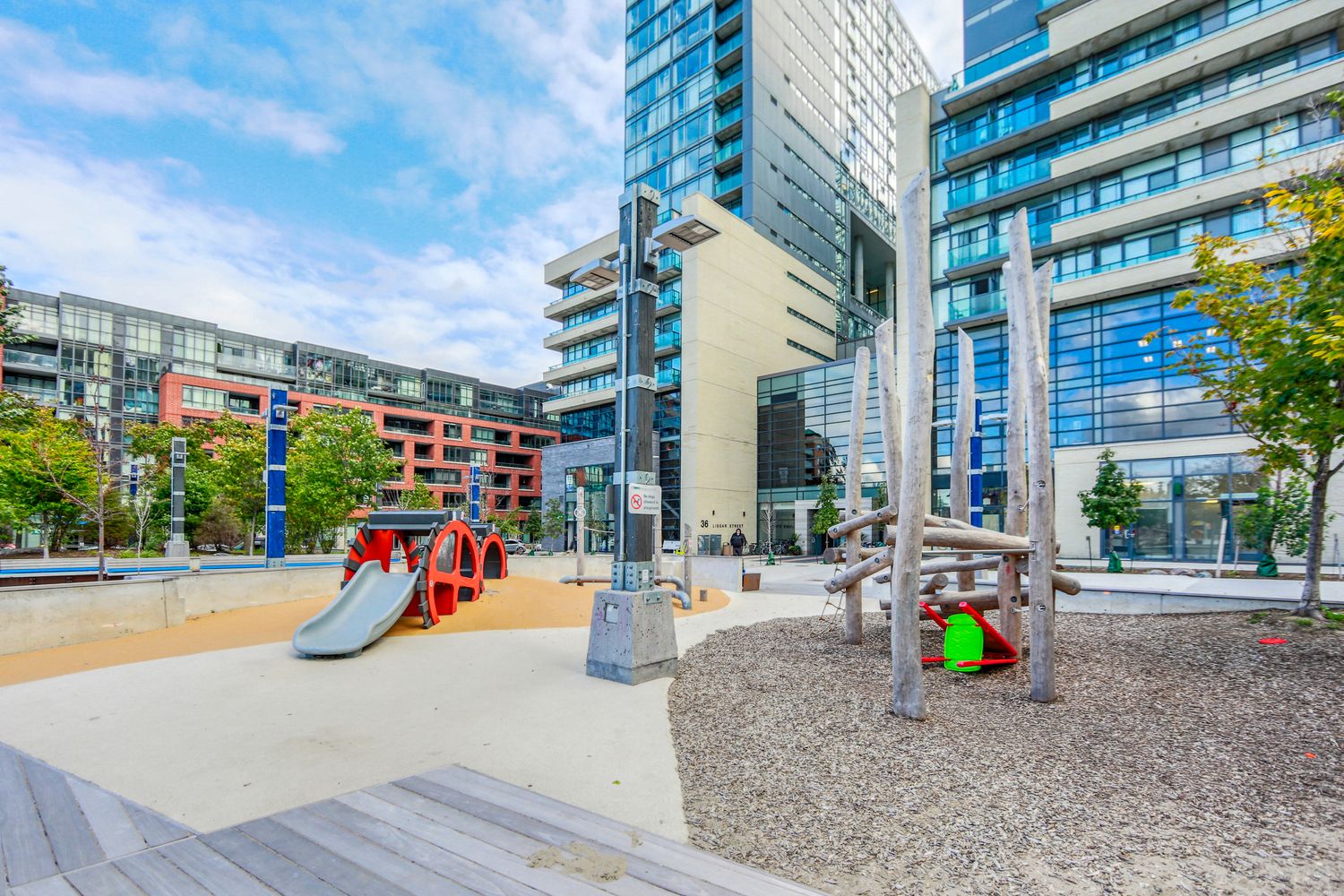 68 Abell Street. Epic on Triangle Park is located in  West End, Toronto - image #5 of 6