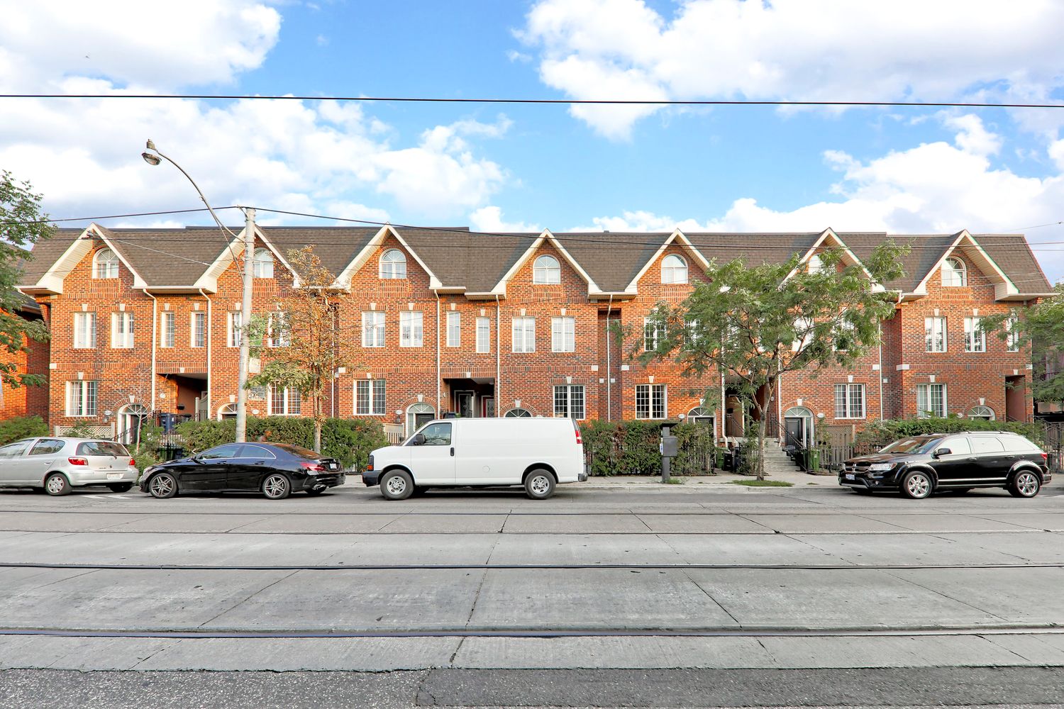 995 College Street. Prego Townhomes I is located in  West End, Toronto - image #2 of 4