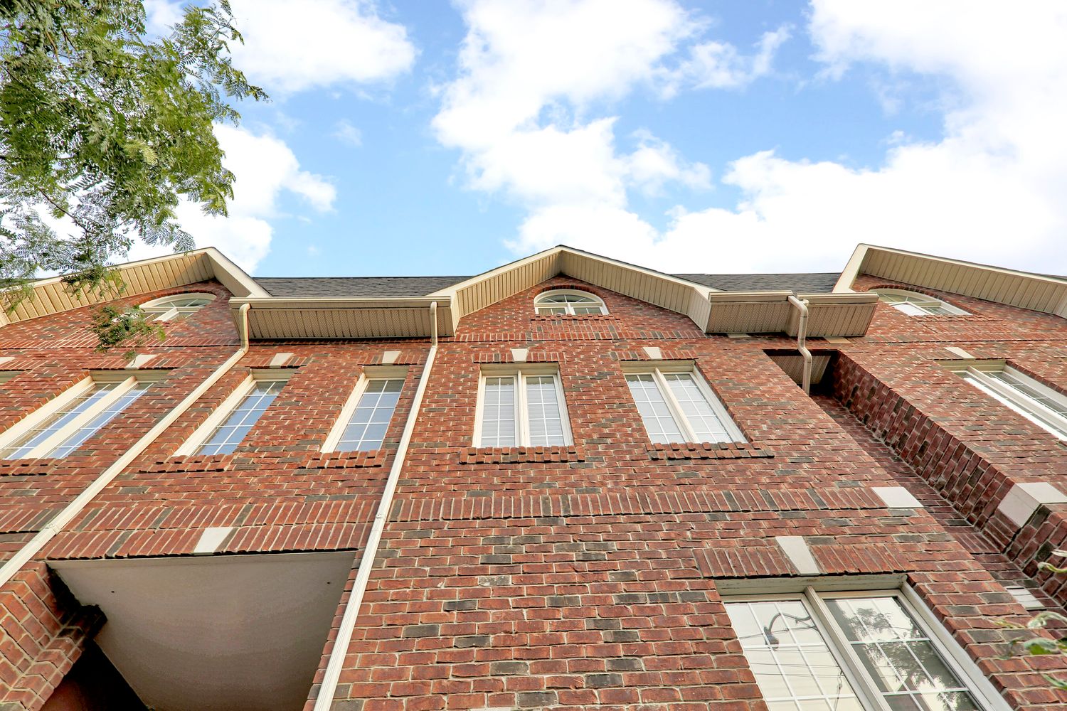 995 College Street. Prego Townhomes I is located in  West End, Toronto - image #3 of 4