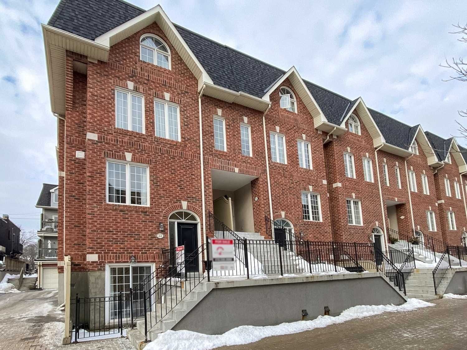 32-36 Rusholme Park Cres. This condo townhouse at Prego Townhomes II is located in  West End, Toronto - image #2 of 2 by Strata.ca