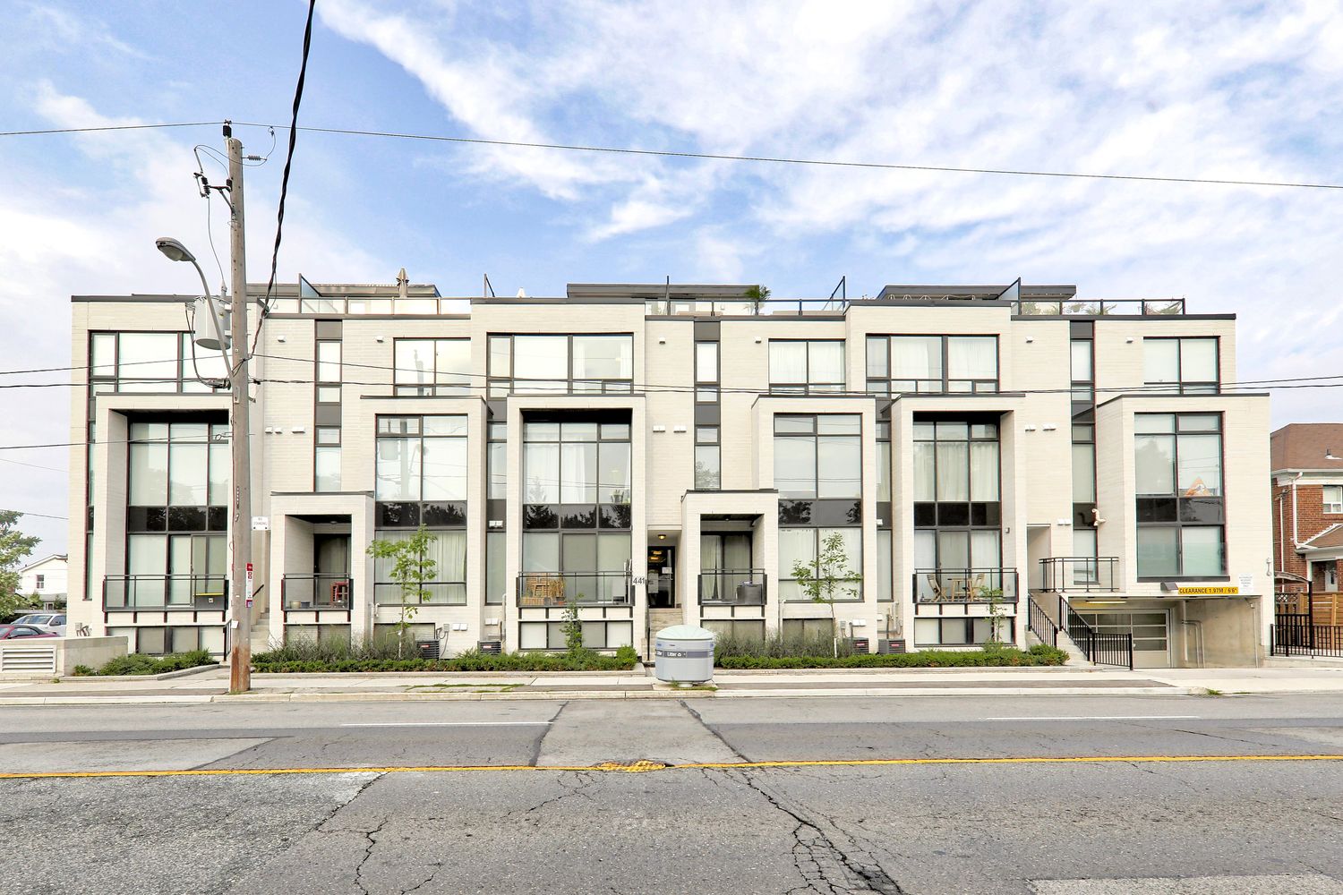 441 Jane Street. The 23 at Baby Point is located in  West End, Toronto - image #2 of 4