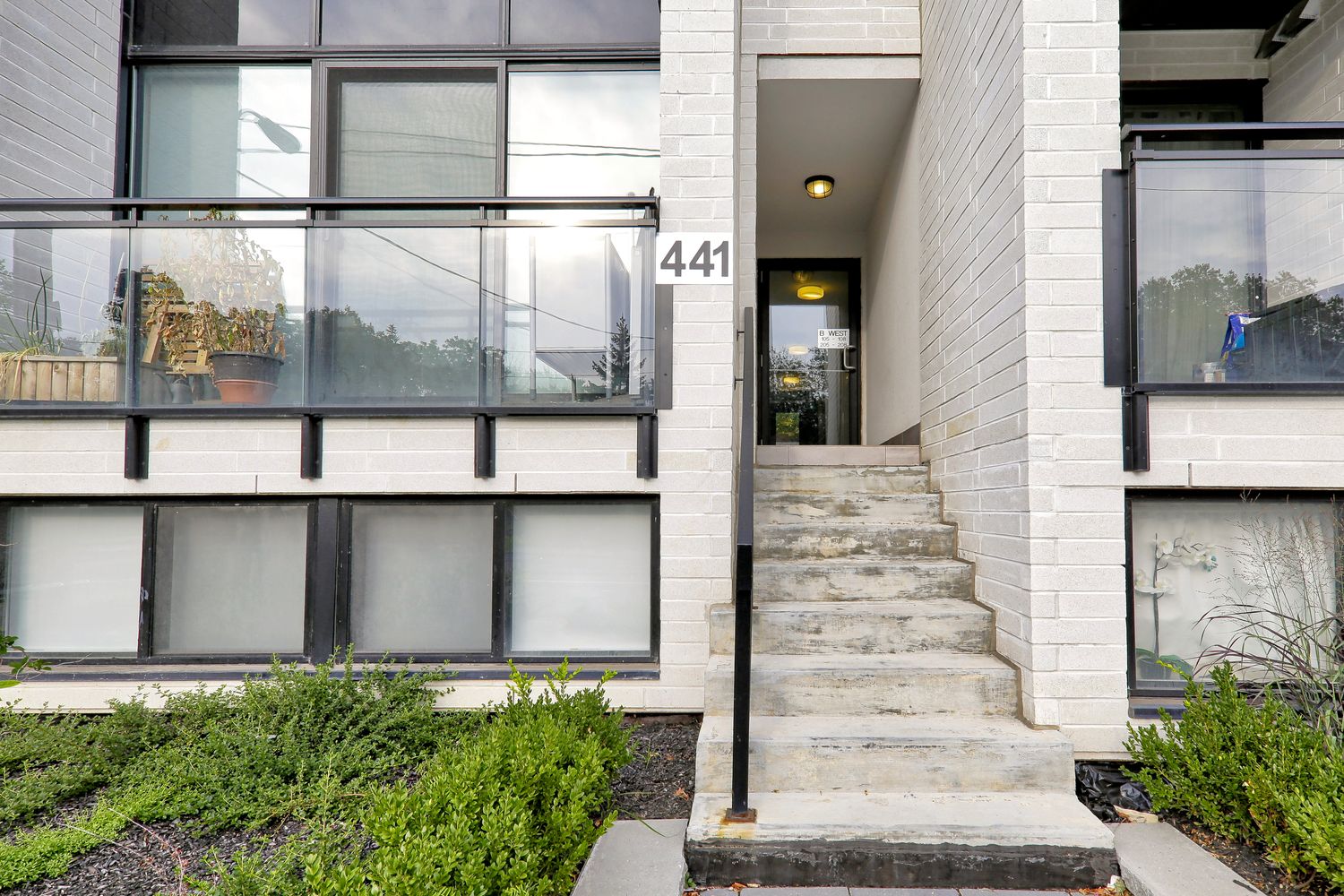 441 Jane Street. The 23 at Baby Point is located in  West End, Toronto - image #4 of 4