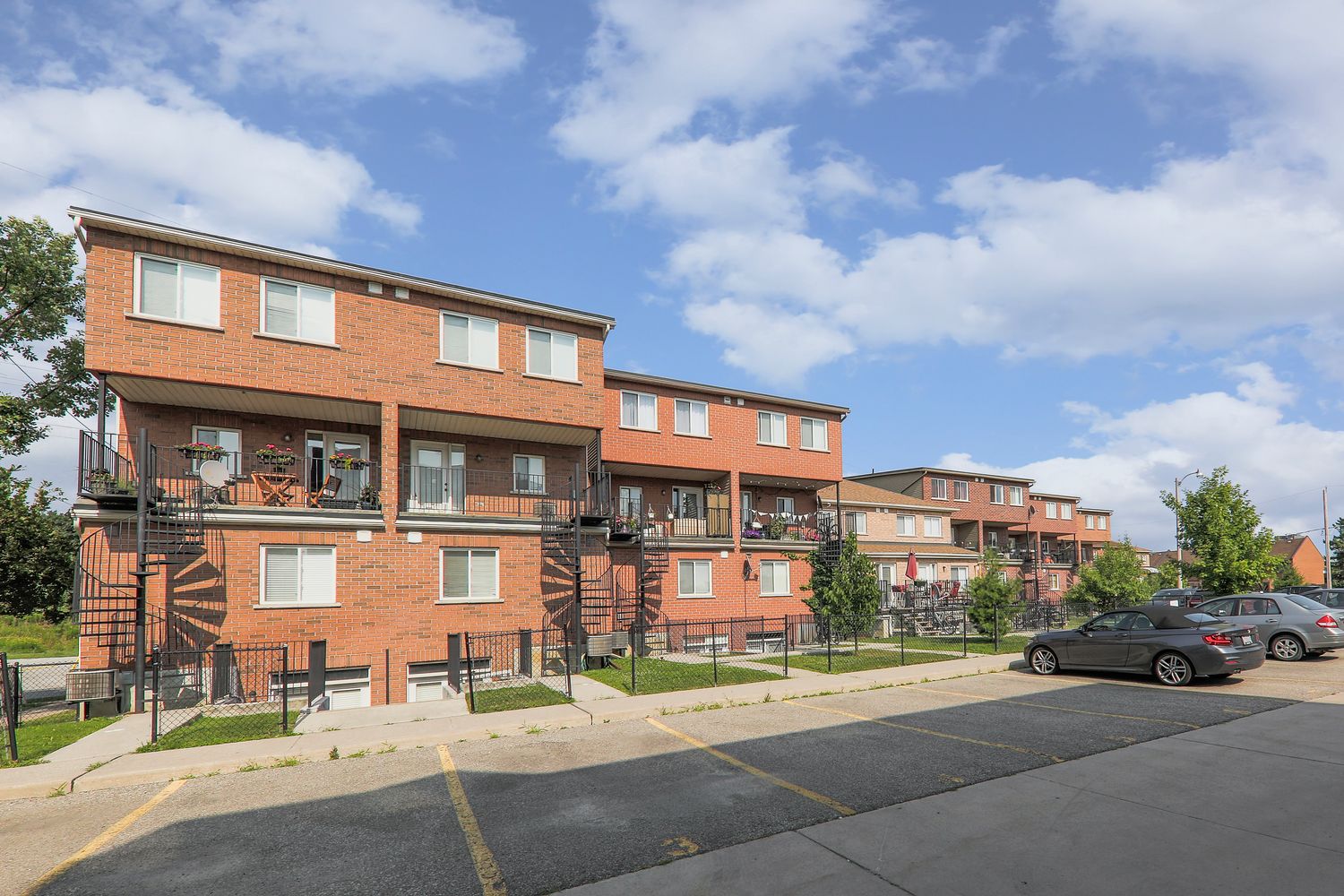 176-238 Wiltshire Avenue. Jane Parker Square II Condos is located in  West End, Toronto - image #3 of 4