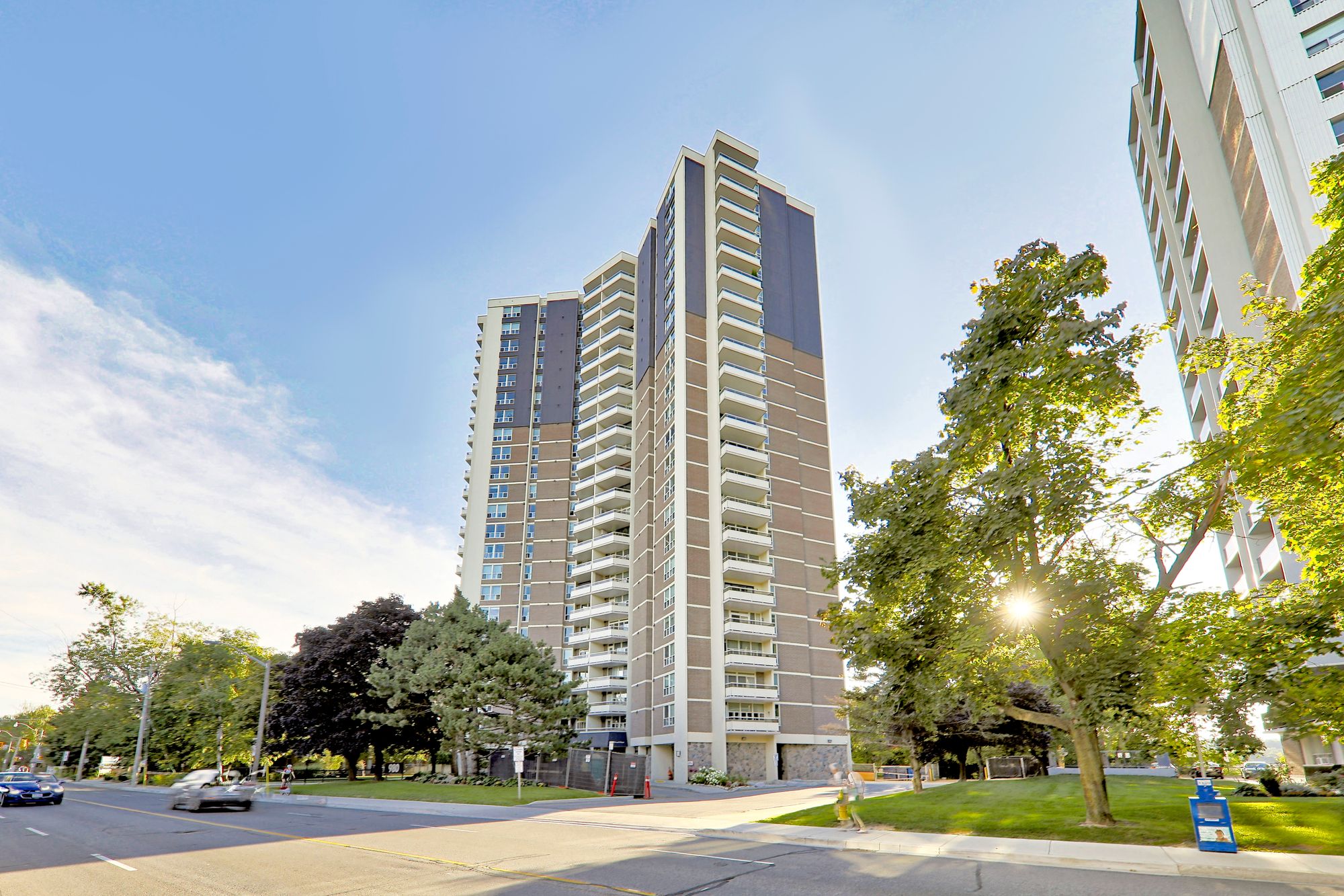 980 Broadview Ave. This condo at Helliwell Place is located in  East York, Toronto - image #1 of 7 by Strata.ca