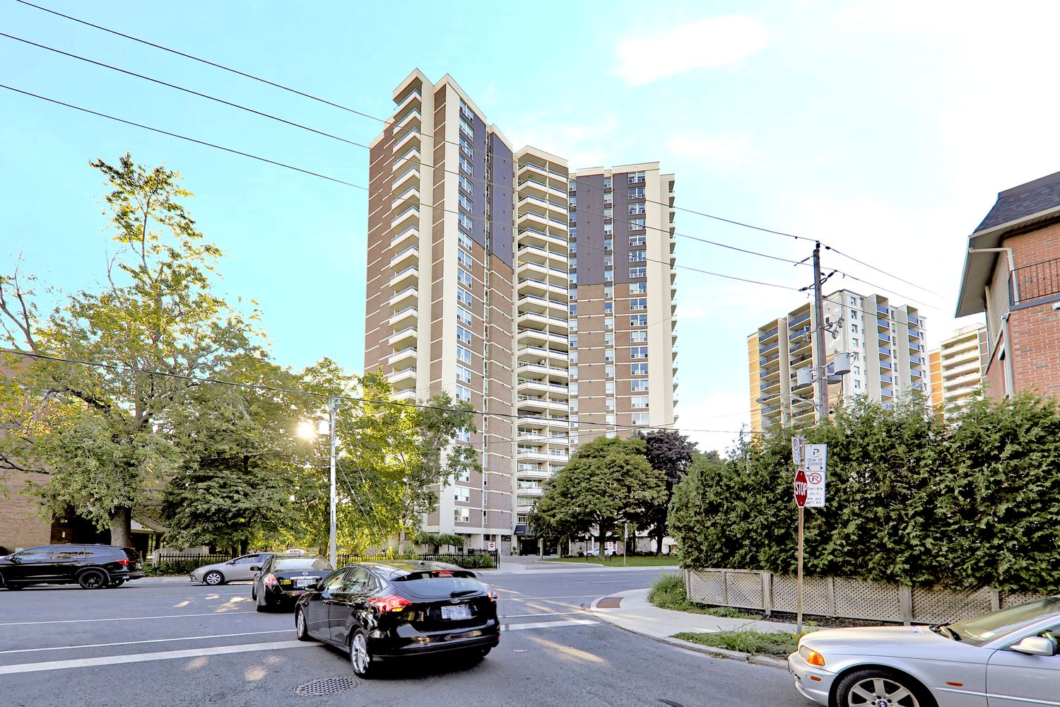 980 Broadview Ave. This condo at Helliwell Place is located in  East York, Toronto - image #3 of 7 by Strata.ca