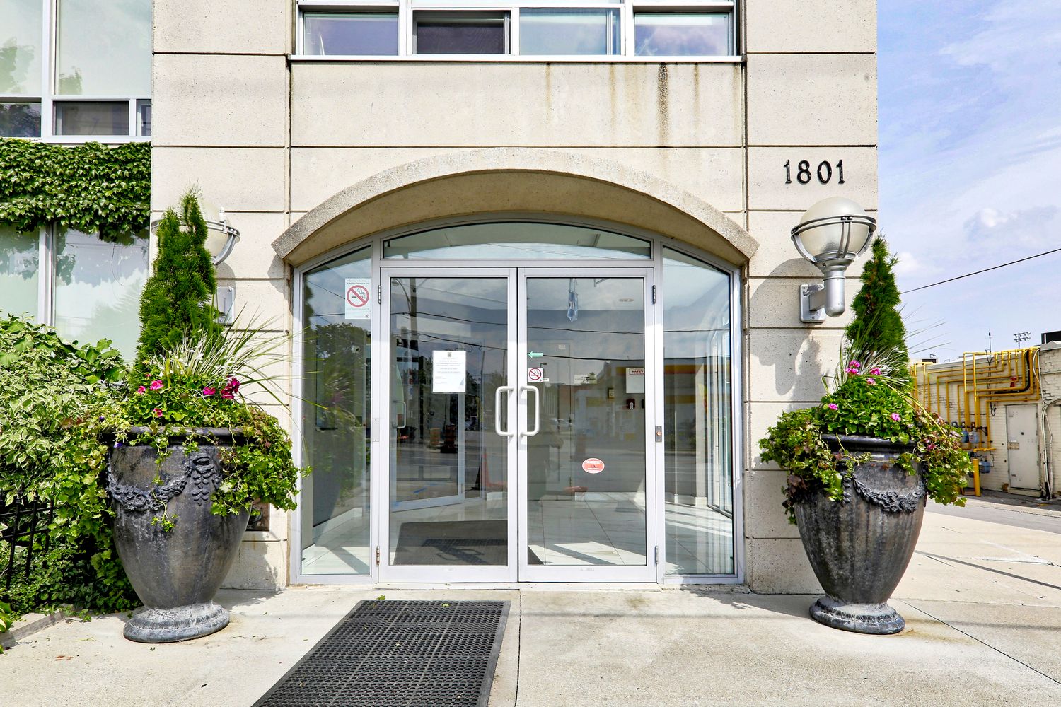 1801 Bayview Avenue. The Bayview is located in  East York, Toronto - image #4 of 4