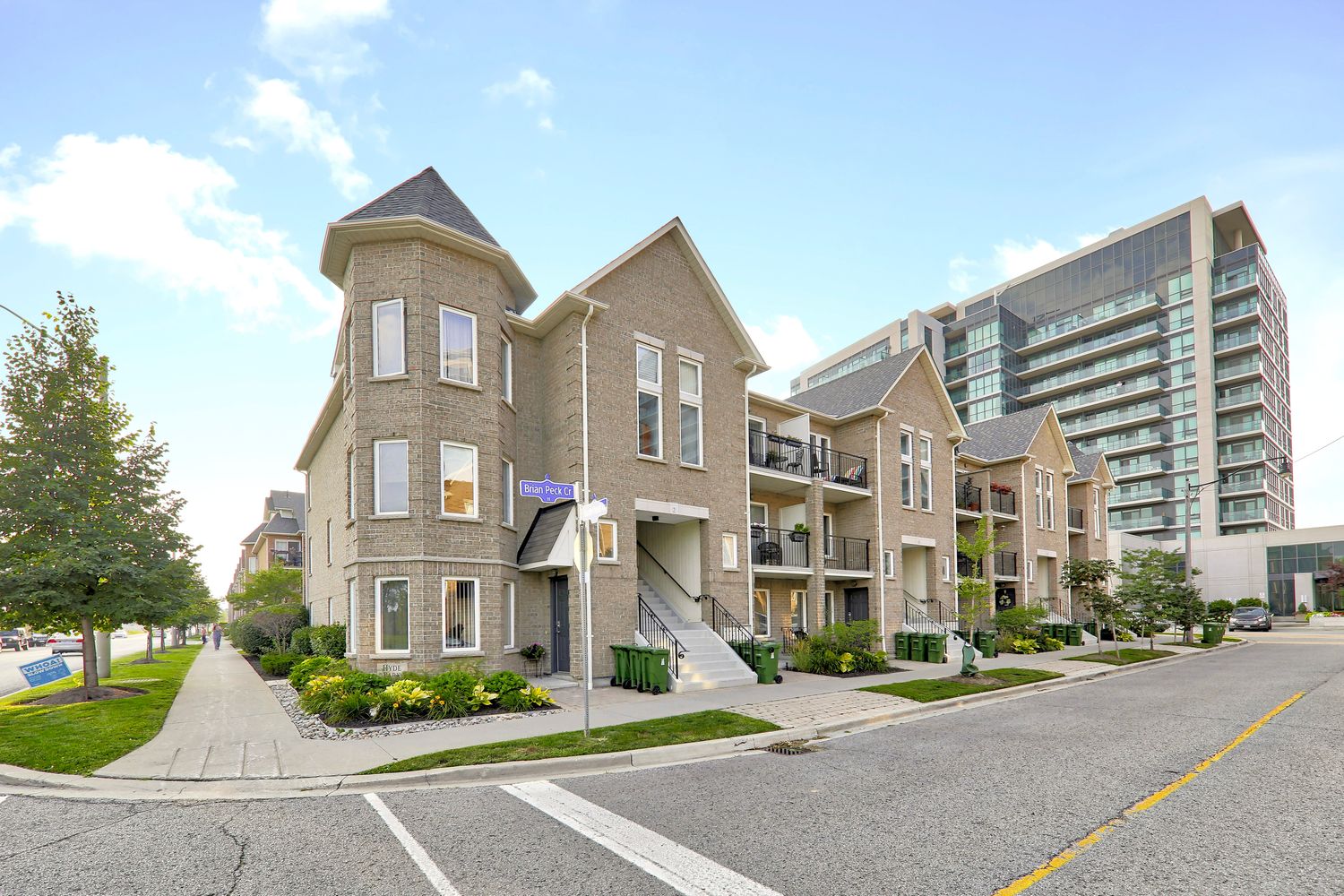 130-152 Vanderhoof Avenue. Hyde Park Townhouses is located in  East York, Toronto - image #2 of 5
