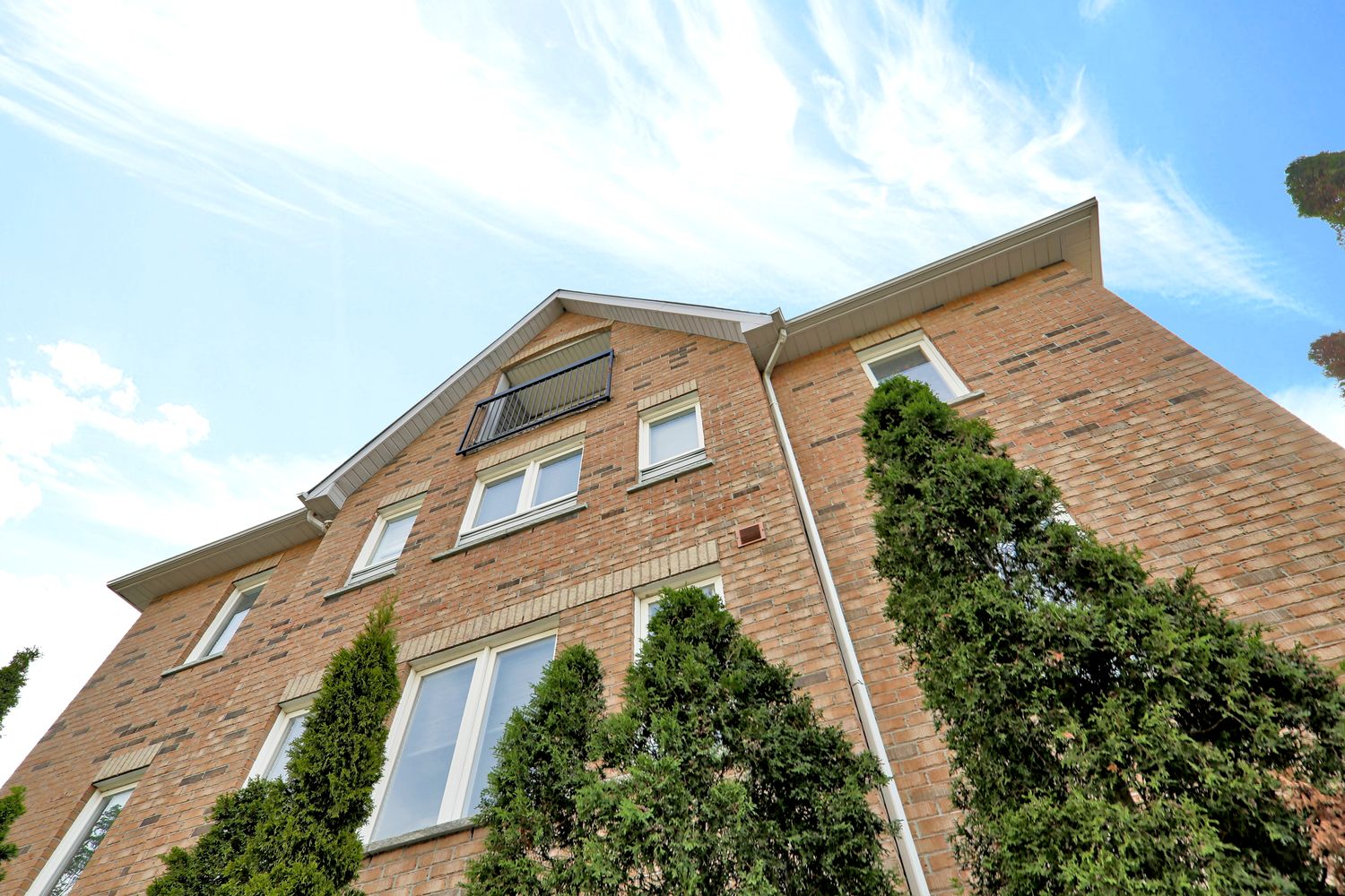 2-22 Leaside Park Drive. Leaside Green Townhomes is located in  East York, Toronto - image #3 of 4