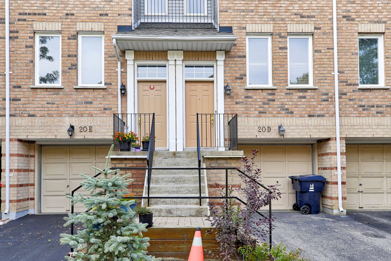 2-22 Leaside Park Drive. Leaside Green Townhomes is located in  East York, Toronto - image #4 of 4