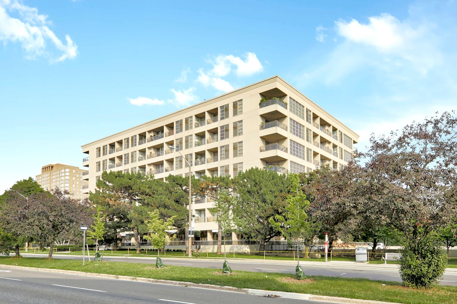 1 Leaside Park Drive. Leaside Park Terrace is located in  East York, Toronto - image #1 of 7