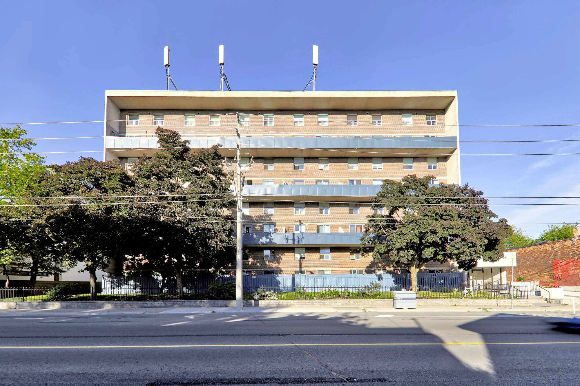 1071 Woodbine Ave. This condo at 1071 Woodbine Avenue Condos is located in  East York, Toronto - image #2 of 4 by Strata.ca