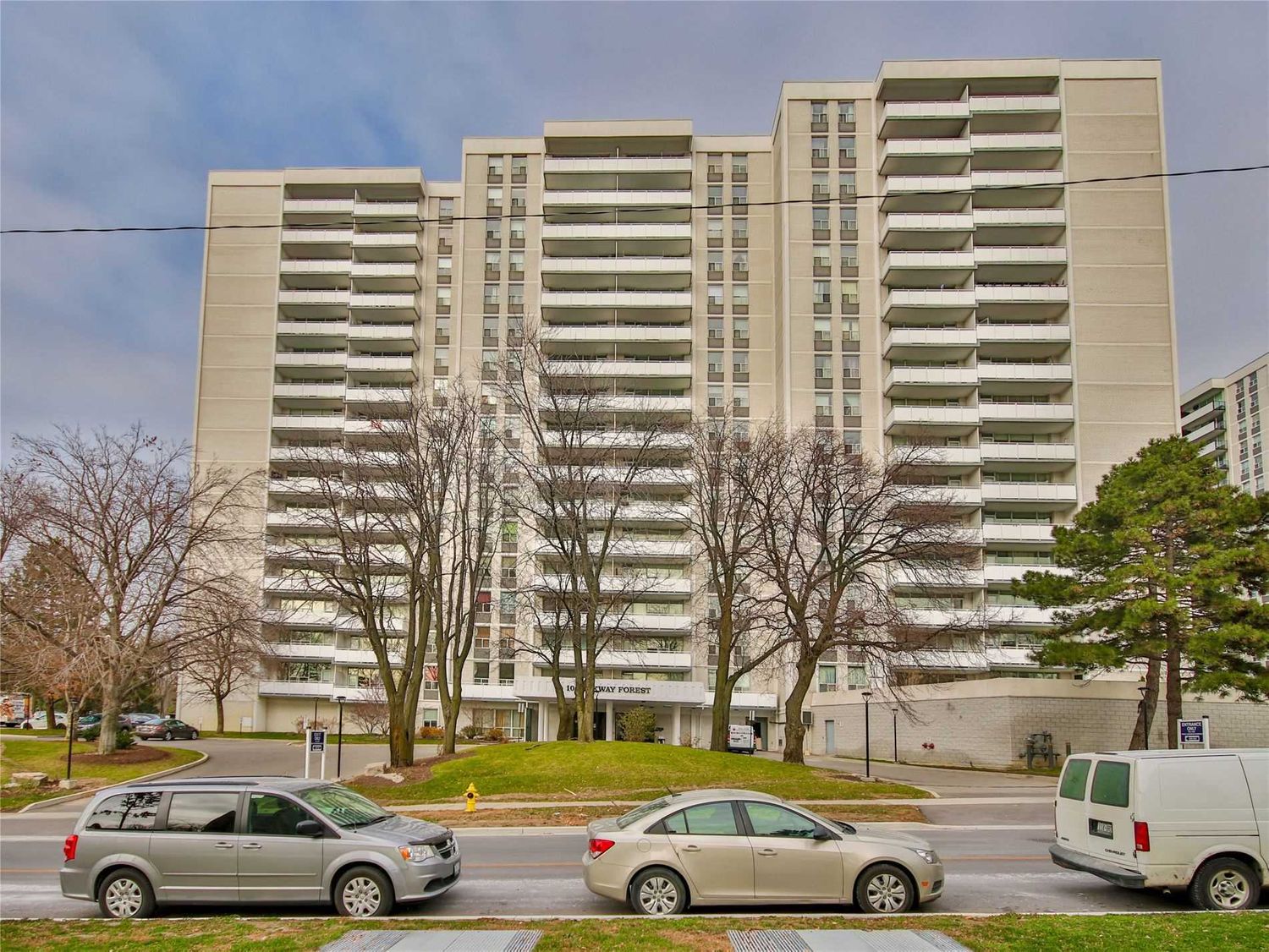 10 Parkway Forest Drive. 10 Parkway Forest Drive Condos is located in  North York, Toronto - image #1 of 2