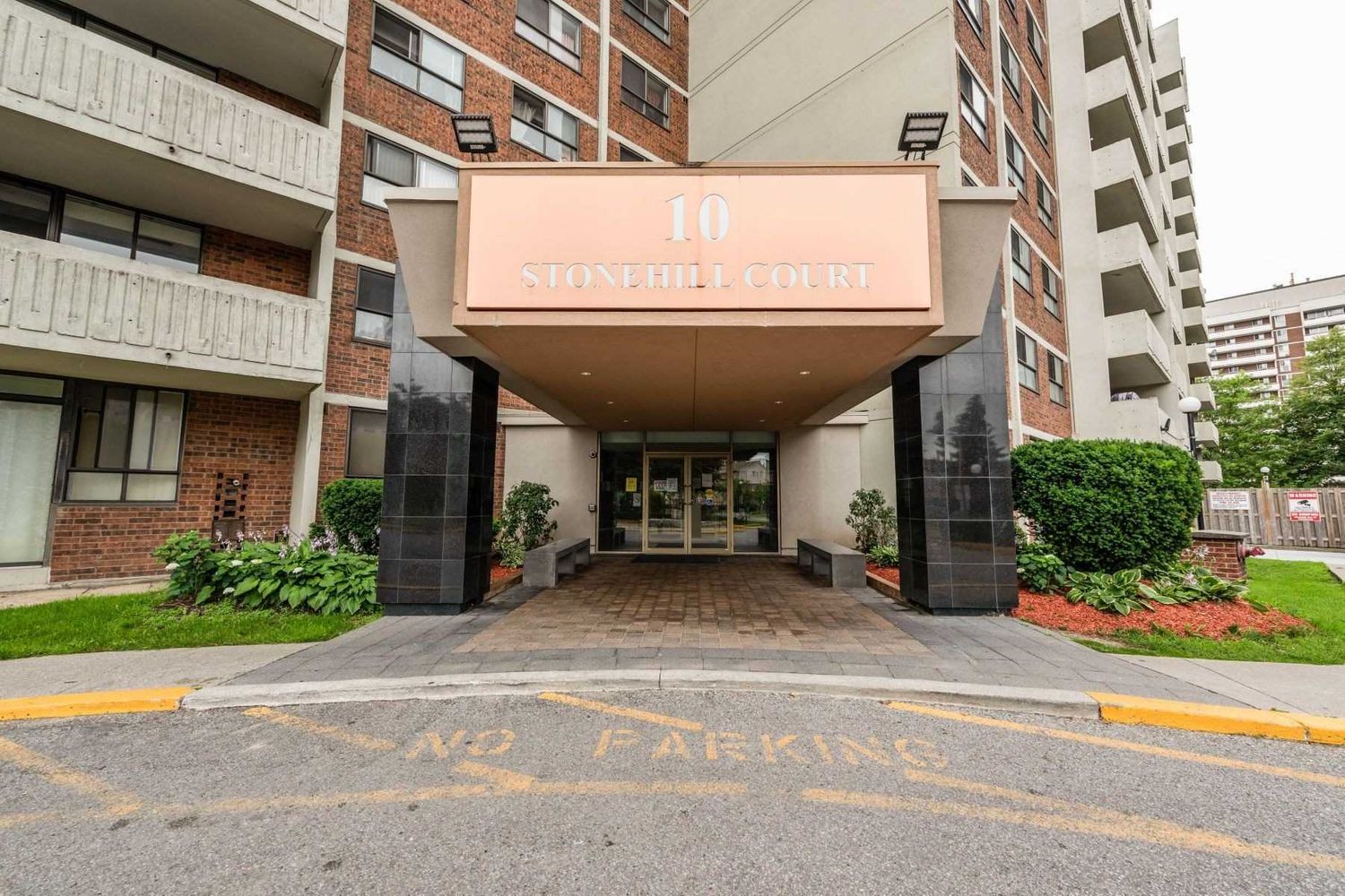 10 Stonehill Court. 10 Stonehill Court Condos is located in  Scarborough, Toronto - image #2 of 3