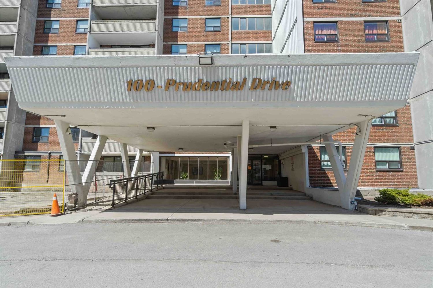 100 Prudential Drive. 100 Prudential Drive Condos is located in  Scarborough, Toronto - image #2 of 2