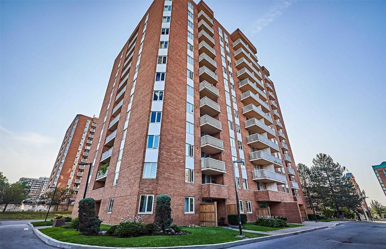 15 Sewells Road. 15 Sewells Condos is located in  Scarborough, Toronto - image #2 of 3