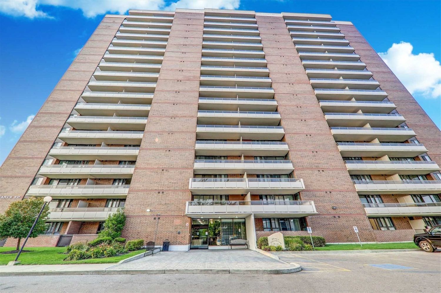 15 Torrance Road. 15 Torrance Road Condos is located in  Scarborough, Toronto - image #3 of 3