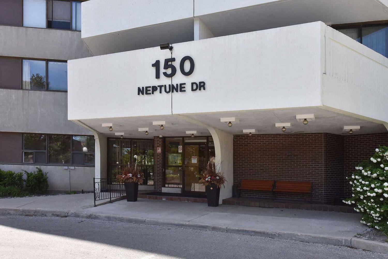 150 Neptune Dr. This condo at 150 Neptune Drive Condos is located in  North York, Toronto - image #2 of 2 by Strata.ca