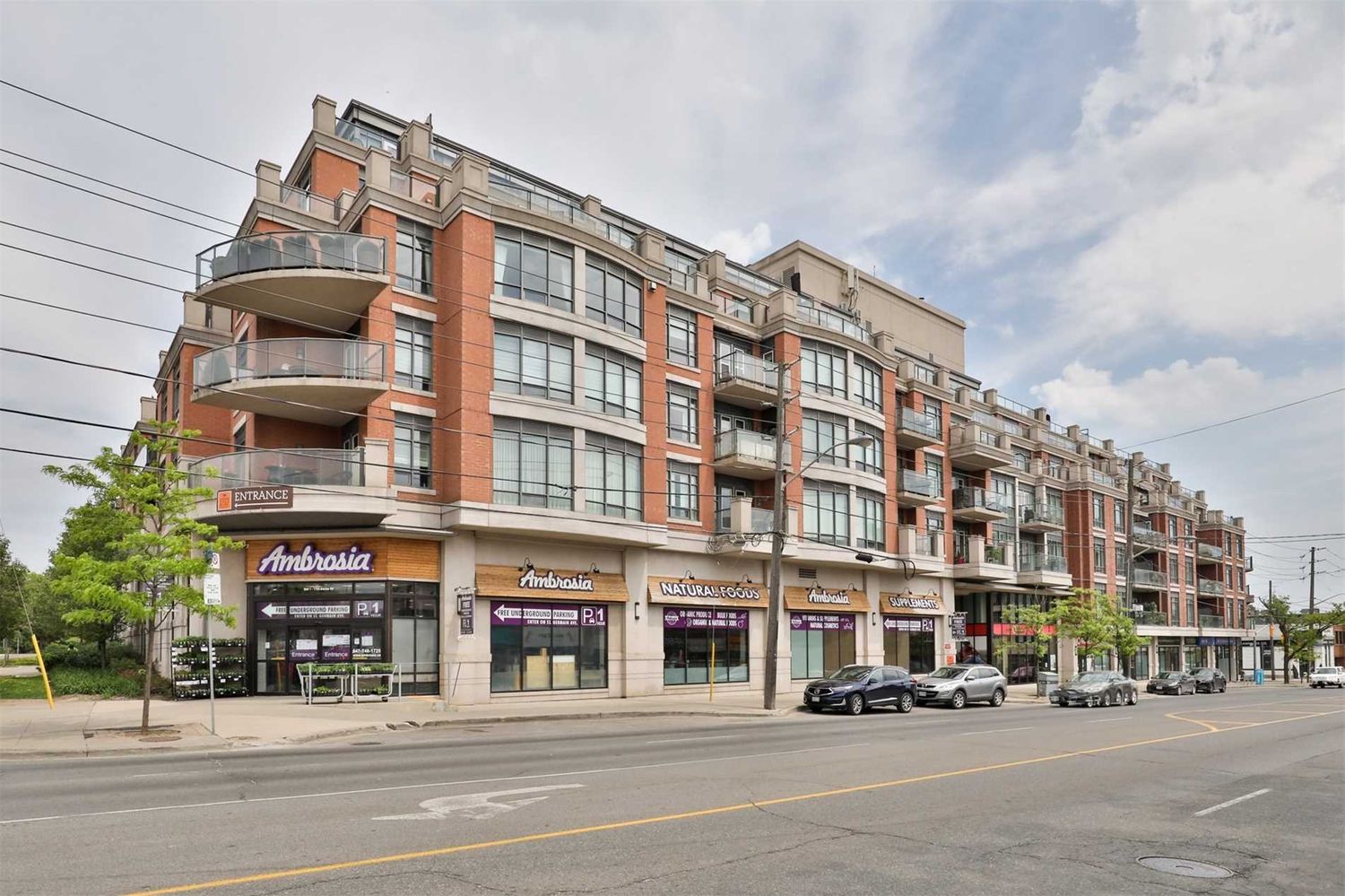 1717 Avenue Road. 1717 Avenue Condos is located in  Midtown, Toronto - image #2 of 3