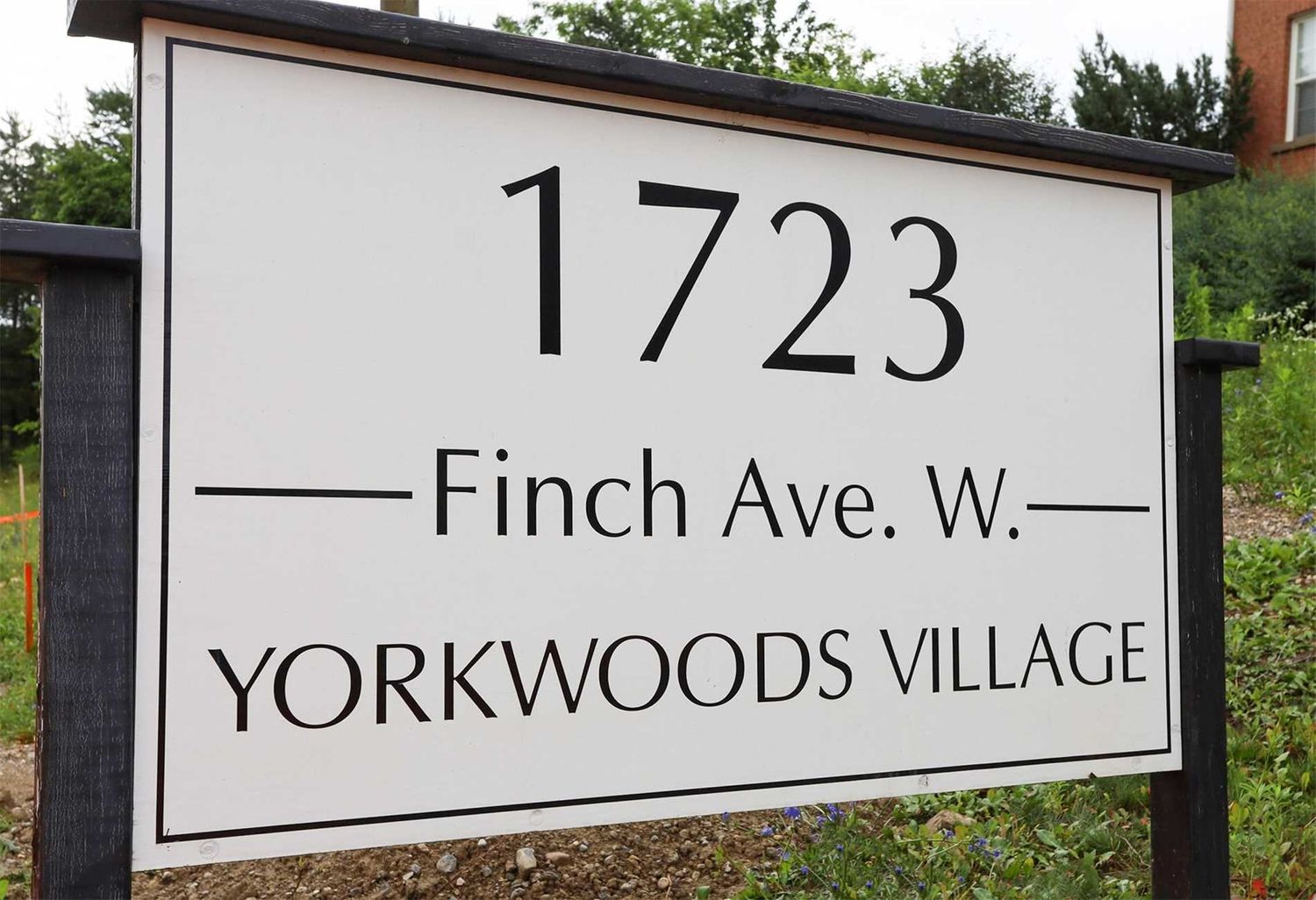 1723 Finch Avenue W. 1723 Finch Avenue West Townhomes is located in  North York, Toronto - image #2 of 3