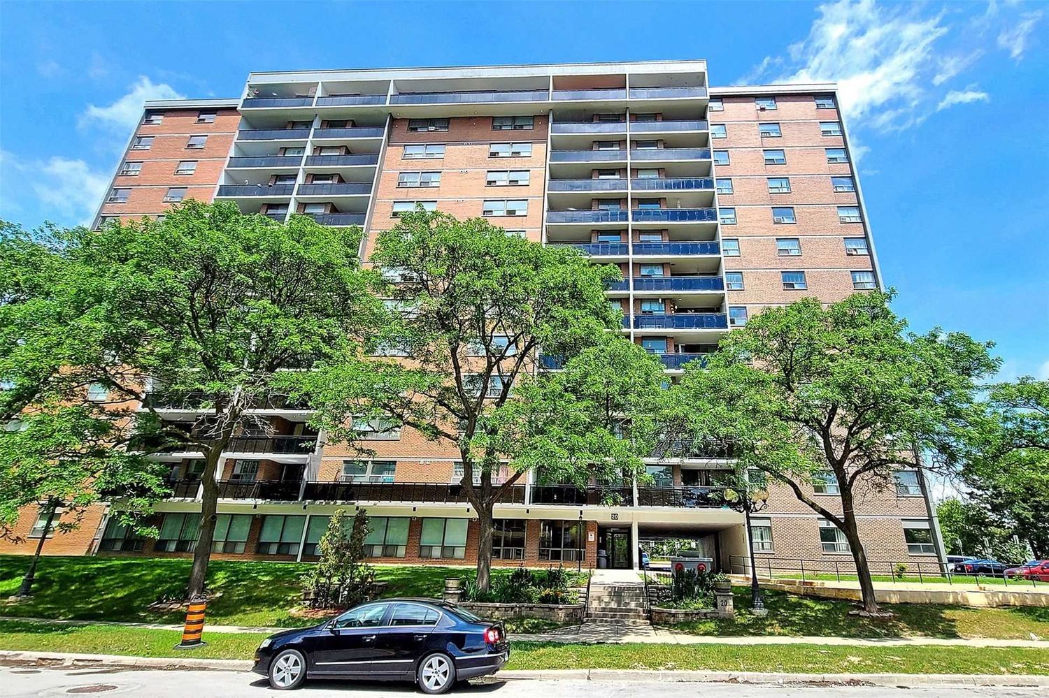 20 Gilder Drive. 20 Gilder Drive Condos is located in  Scarborough, Toronto - image #2 of 3