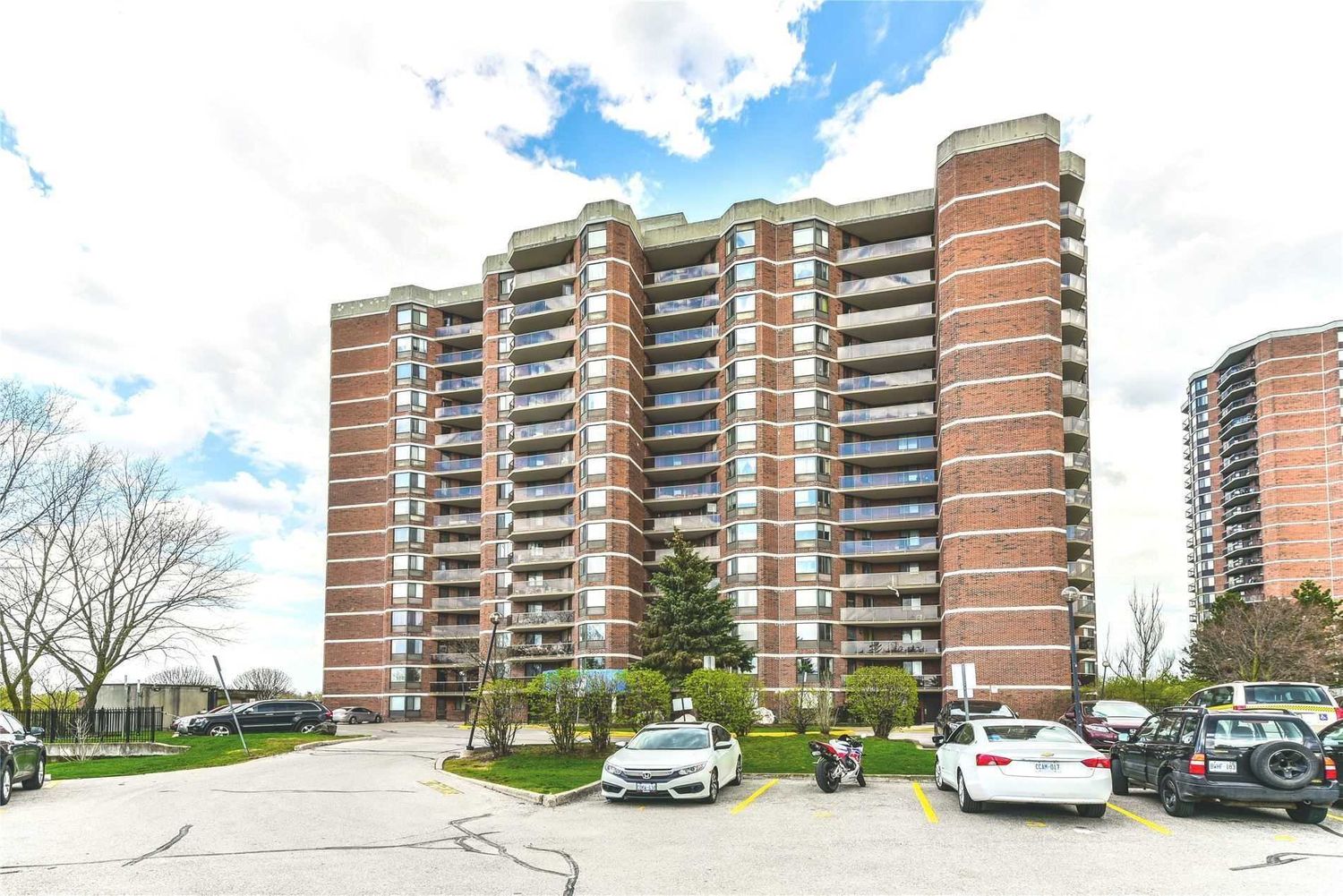 238 Albion Road. 238 Albion Road Condos is located in  Etobicoke, Toronto - image #1 of 2