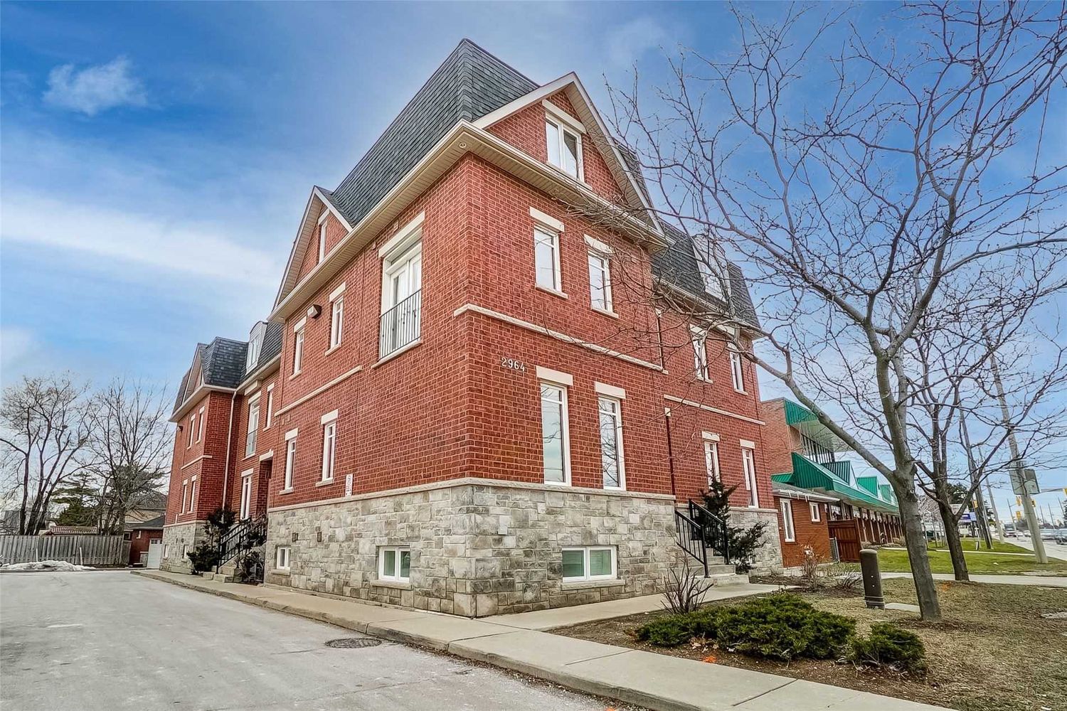 2964 Islington Avenue. 2964 Islington Townhomes is located in  North York, Toronto - image #1 of 2